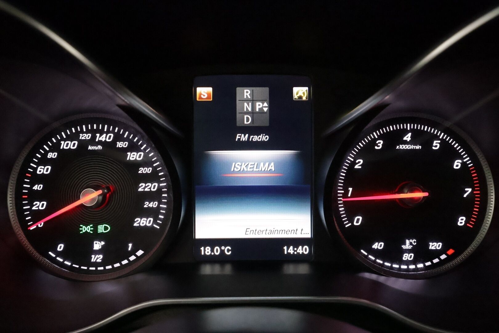 Mercedes-Benz C 2016 180 A Business AMG **LED-High Performance / P.Tutkat / Sporttipenkit / Nahka-Alcantara / Vakkari** - Kahdet Renkaat