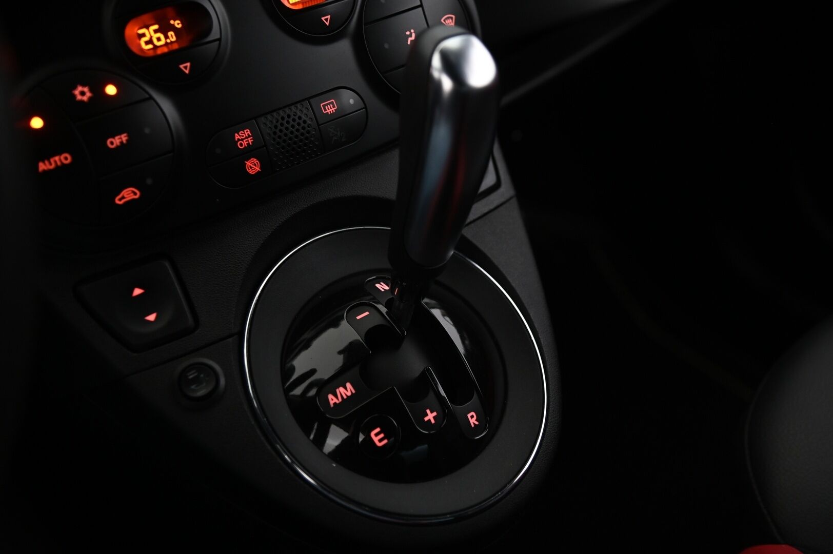 Fiat 500 2015 1,2 69hv Lounge Dualogic *Lohko sisäpistoke / Urheiluistuimet* - 2x alut / Musta sisäkatto