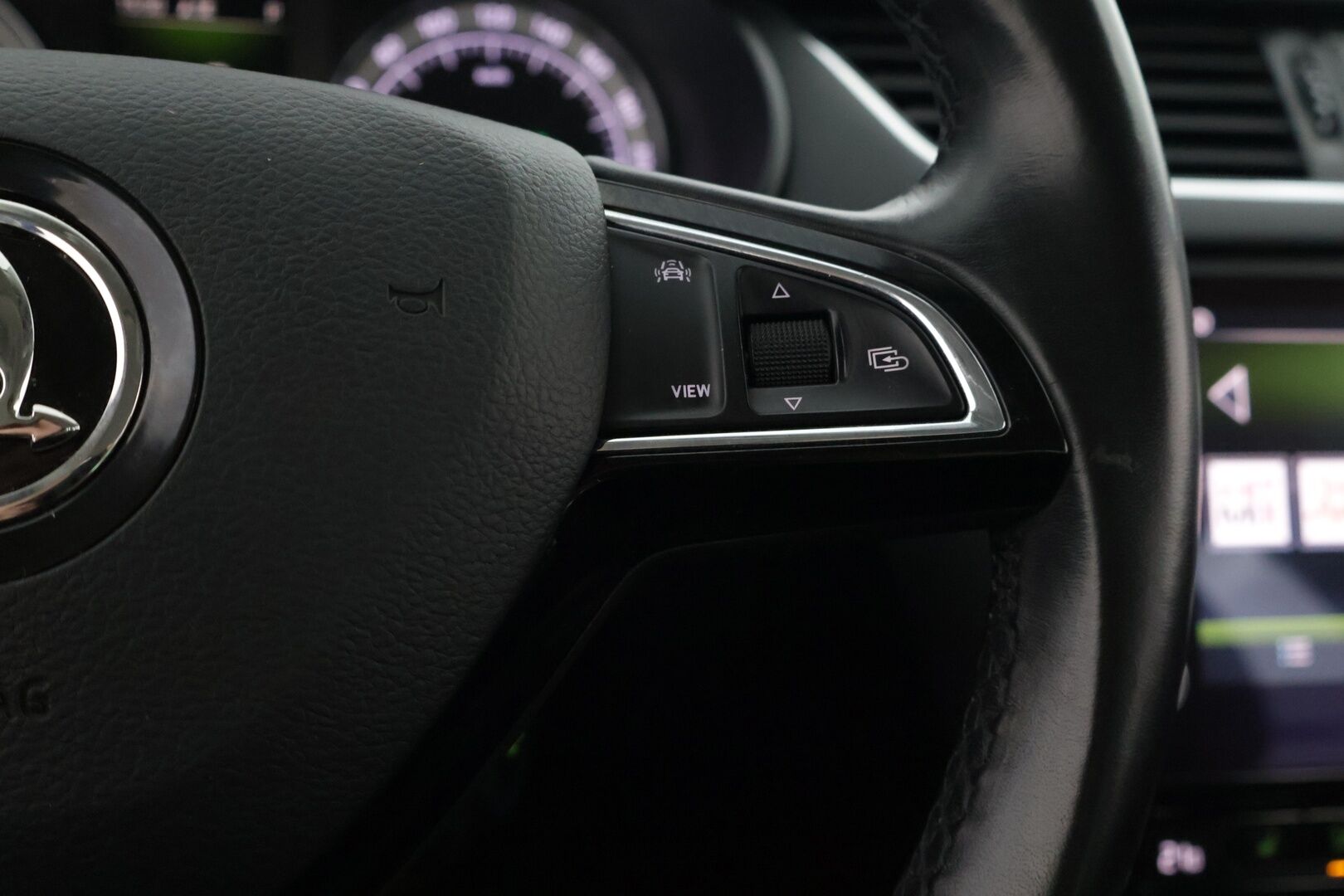 Skoda Octavia 2020 Combi 1,5 TSI G-TEC Style DSG Autom. * ACC / Koukku / Webasto / Peruutuskamera * - 2 renkaat alumiinivanteilla / Adaptiivinen vakionopeudensäädin / Irroitettava koukku *
