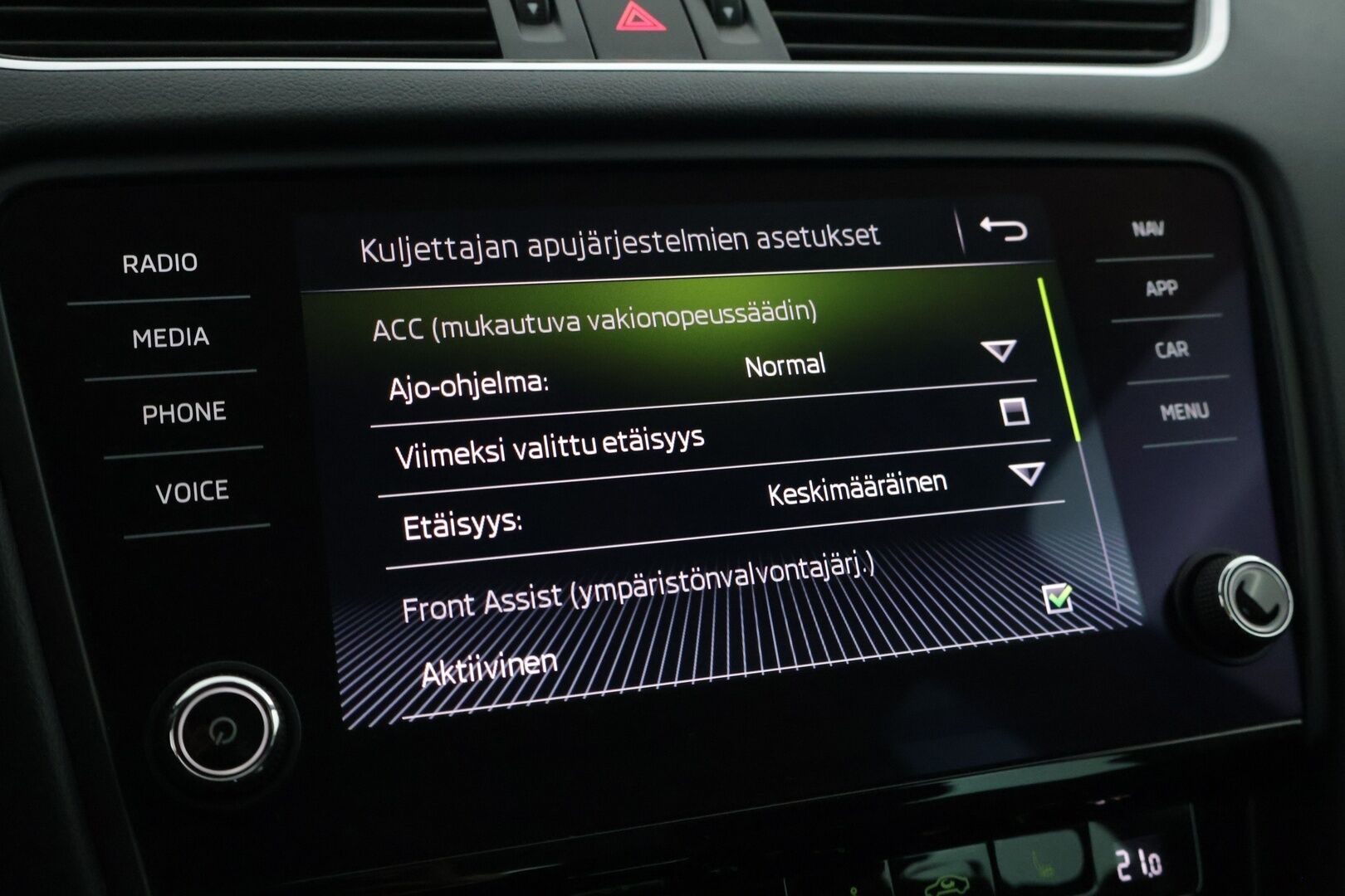 Skoda Octavia 2020 Combi 1,5 TSI G-TEC Style DSG Autom. * ACC / Koukku / Webasto / Peruutuskamera * - 2 renkaat alumiinivanteilla / Adaptiivinen vakionopeudensäädin / Irroitettava koukku *