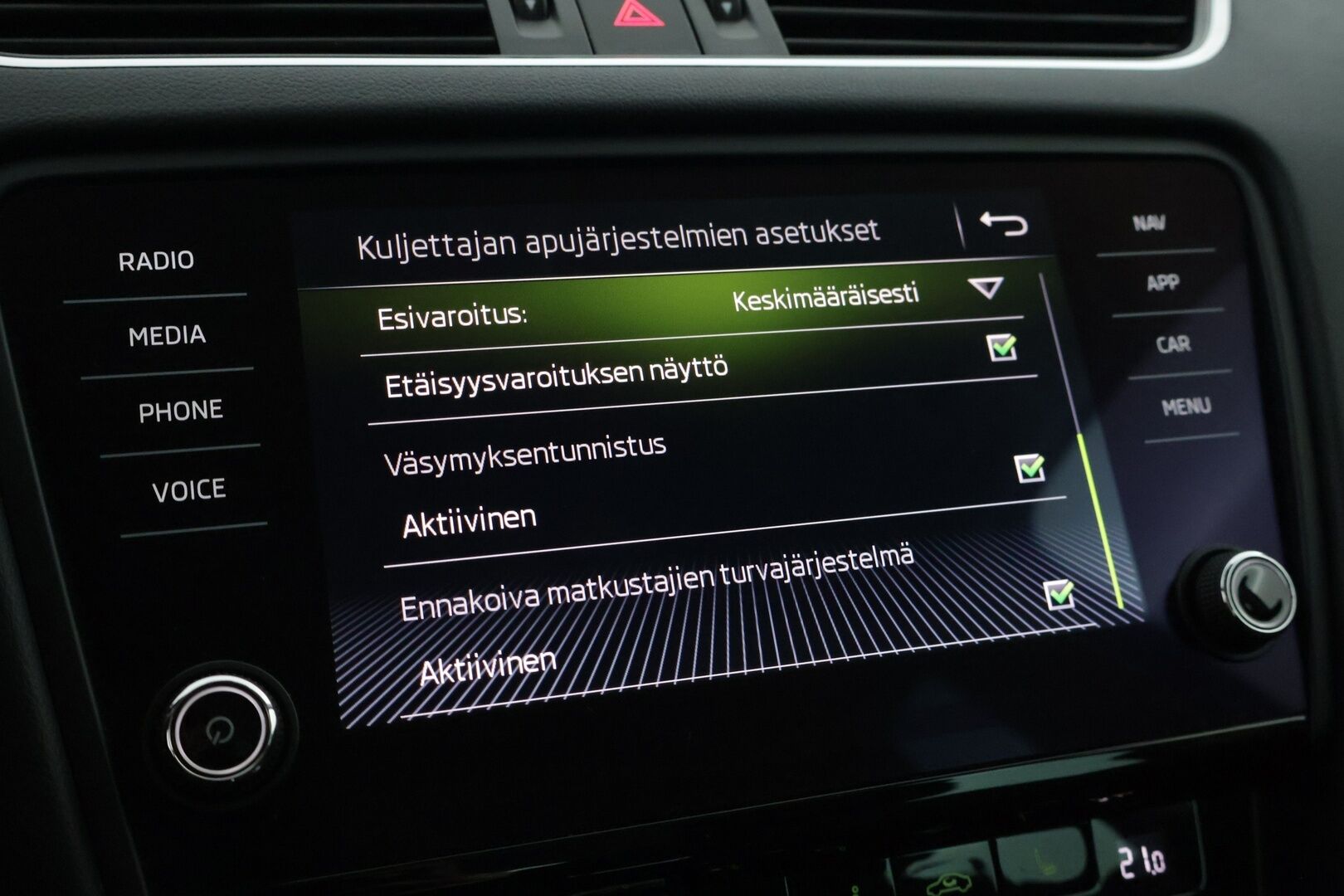 Skoda Octavia 2020 Combi 1,5 TSI G-TEC Style DSG Autom. * ACC / Koukku / Webasto / Peruutuskamera * - 2 renkaat alumiinivanteilla / Adaptiivinen vakionopeudensäädin / Irroitettava koukku *