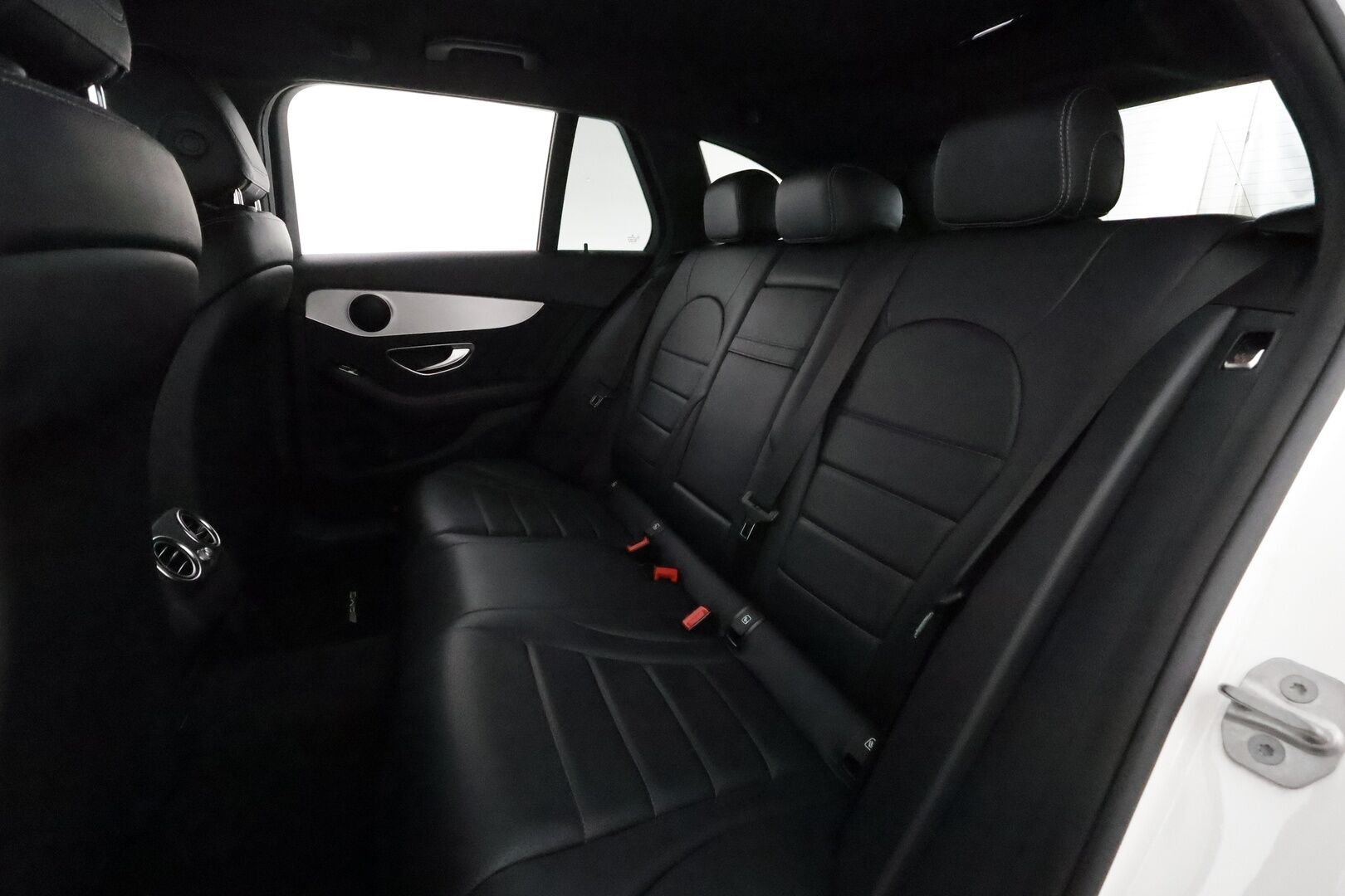 Mercedes-Benz C 2016 220d T A Premium Business AMG **LED-High Performance / P.Kamera / Vakkari / Katveavustin / Sporttinahat** - Kahdet Renkaat