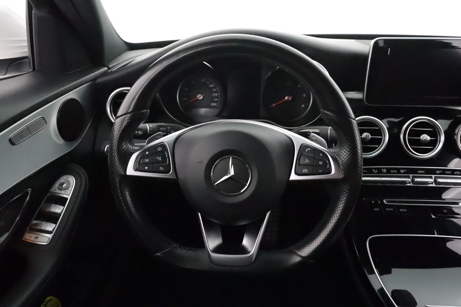Mercedes-Benz C 2016 220d T A Premium Business AMG **LED-High Performance / P.Kamera / Vakkari / Katveavustin / Sporttinahat** - Kahdet Renkaat