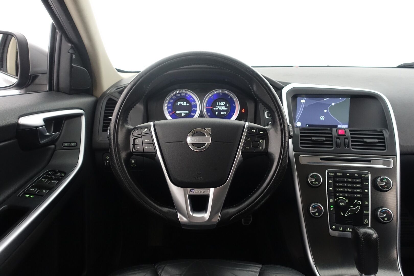 Volvo XC60 2011 D5 AWD R-Design aut - | ACC | Webasto | Koukku | Nahkasisusta | P.Kamera | Navi | Bluetooth | BLIS | 2X Renkaat & Vanteet |