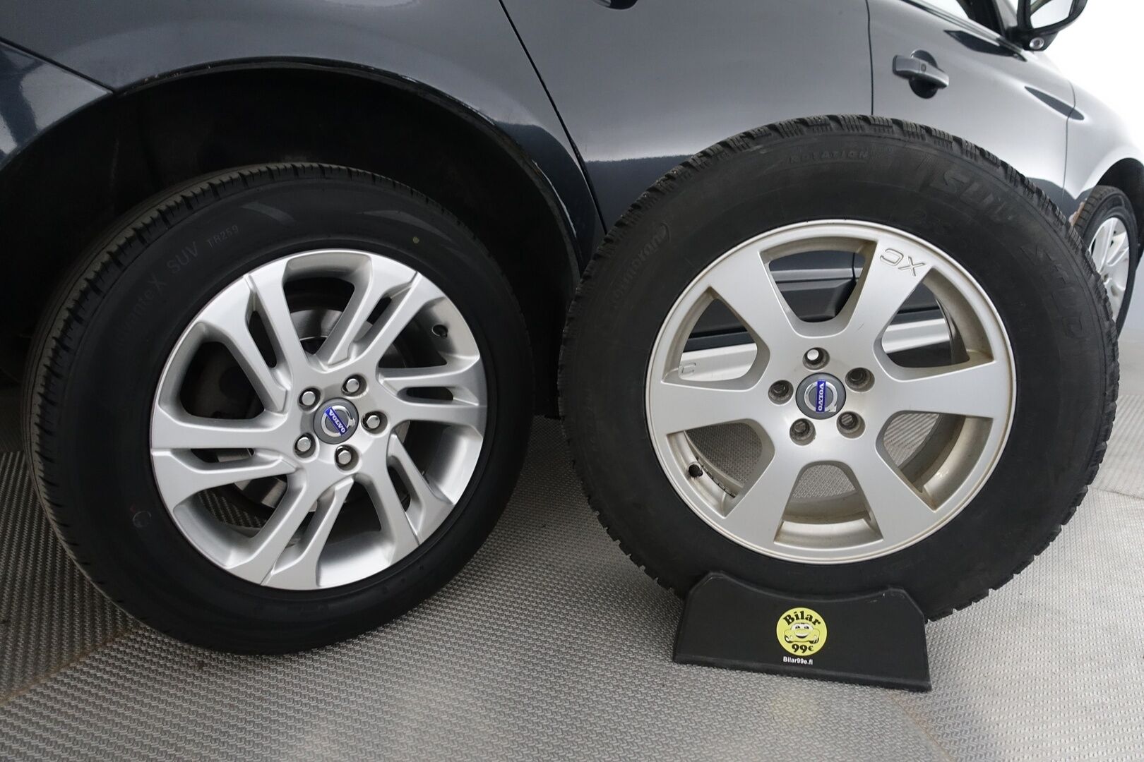 Volvo XC60 2011 D5 AWD R-Design aut - | ACC | Webasto | Koukku | Nahkasisusta | P.Kamera | Navi | Bluetooth | BLIS | 2X Renkaat & Vanteet |