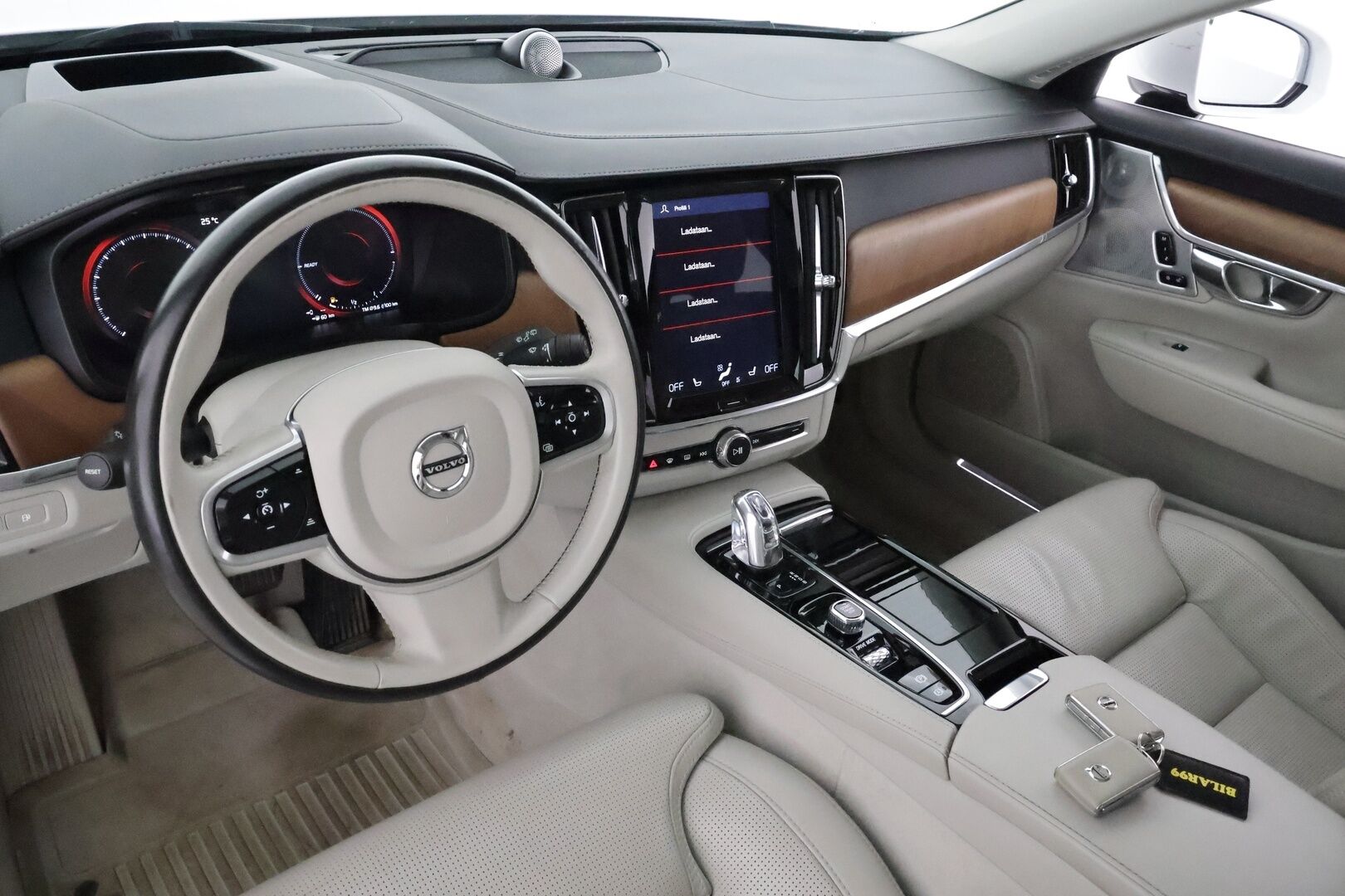 Volvo V90 2019 T8 AWD Inscription **Panorama / Koukku / ACC / B&O / Full-LED / 360° / Hierovat&Ilmastoidut Sporttinahat Muistilla** - 2x Latauskaapelit / Kahdet Renkaat / Merkkihuollettu! / **HUIPPU VARUSTEET**