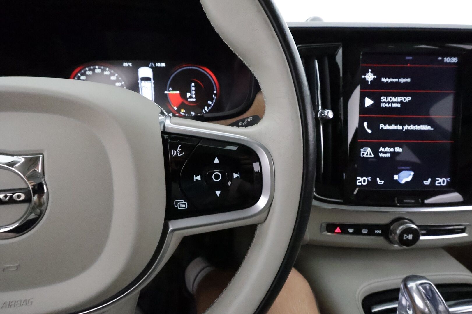 Volvo V90 2019 T8 AWD Inscription **Panorama / Koukku / ACC / B&O / Full-LED / 360° / Hierovat&Ilmastoidut Sporttinahat Muistilla** - 2x Latauskaapelit / Kahdet Renkaat / Merkkihuollettu! / **HUIPPU VARUSTEET**