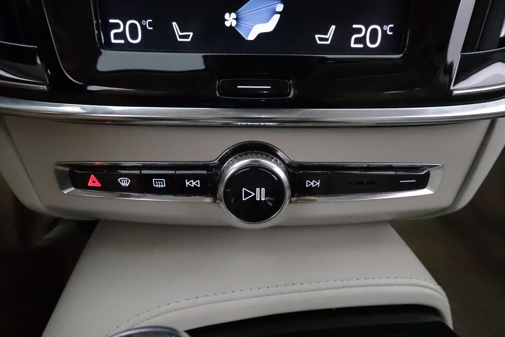 Volvo V90 2019 T8 AWD Inscription **Panorama / Koukku / ACC / B&O / Full-LED / 360° / Hierovat&Ilmastoidut Sporttinahat Muistilla** - 2x Latauskaapelit / Kahdet Renkaat / Merkkihuollettu! / **HUIPPU VARUSTEET**