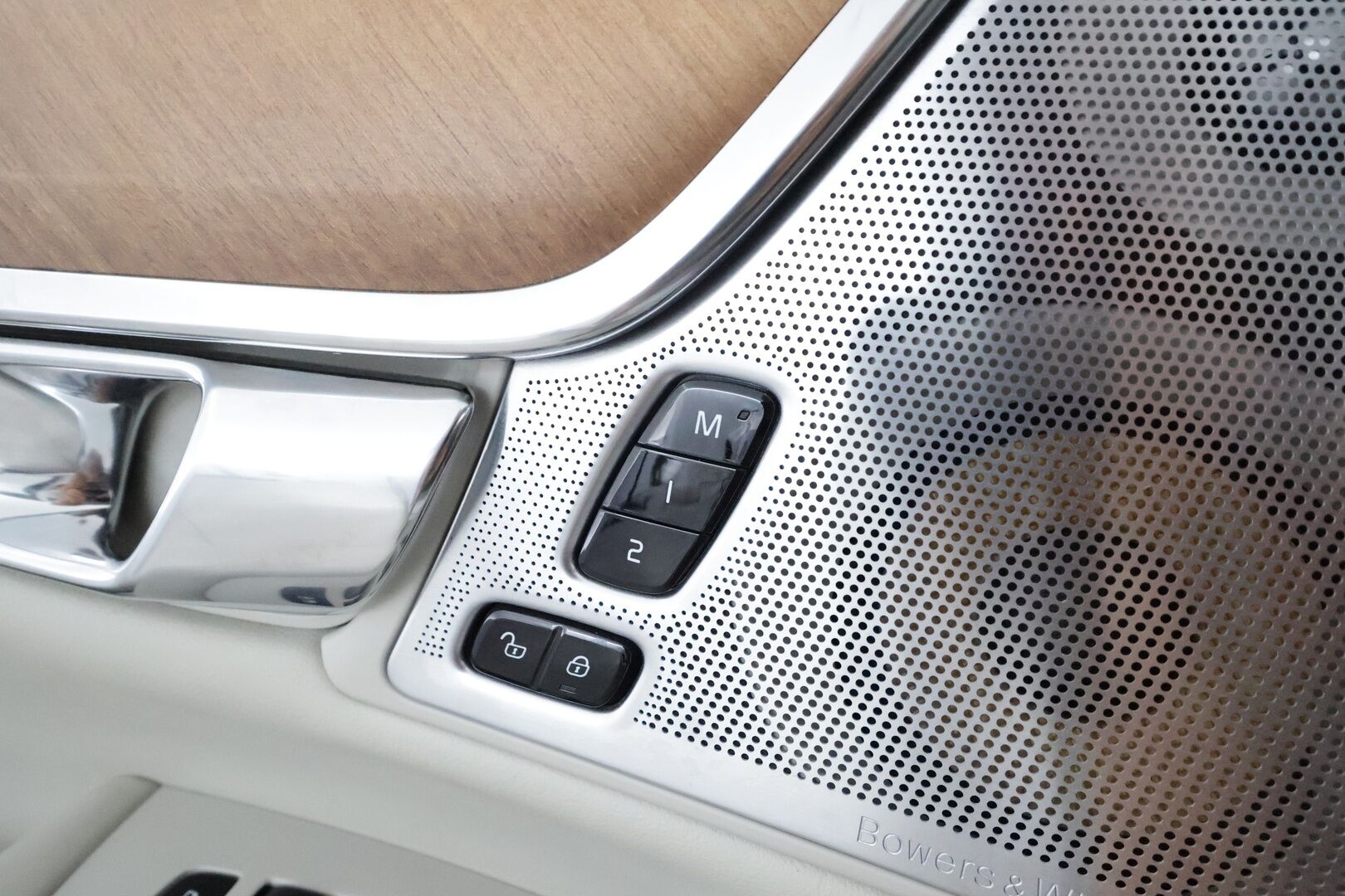 Volvo V90 2019 T8 AWD Inscription **Panorama / Koukku / ACC / B&O / Full-LED / 360° / Hierovat&Ilmastoidut Sporttinahat Muistilla** - 2x Latauskaapelit / Kahdet Renkaat / Merkkihuollettu! / **HUIPPU VARUSTEET**