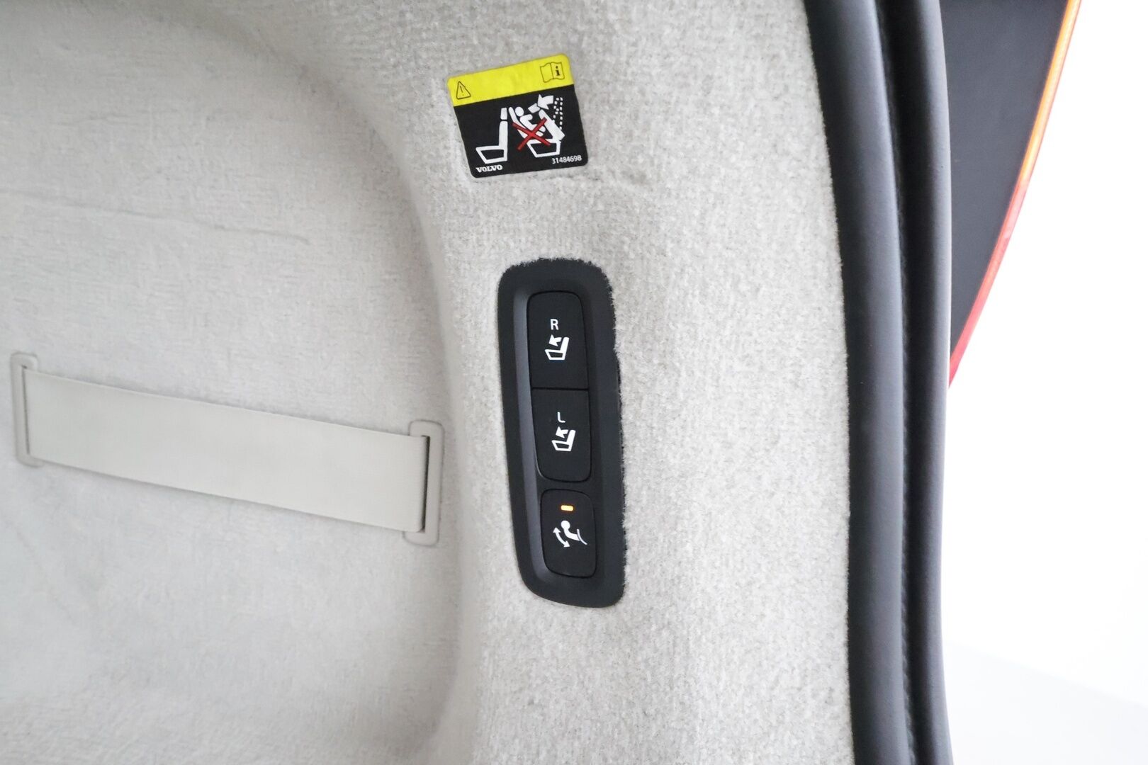 Volvo V90 2019 T8 AWD Inscription **Panorama / Koukku / ACC / B&O / Full-LED / 360° / Hierovat&Ilmastoidut Sporttinahat Muistilla** - 2x Latauskaapelit / Kahdet Renkaat / Merkkihuollettu! / **HUIPPU VARUSTEET**