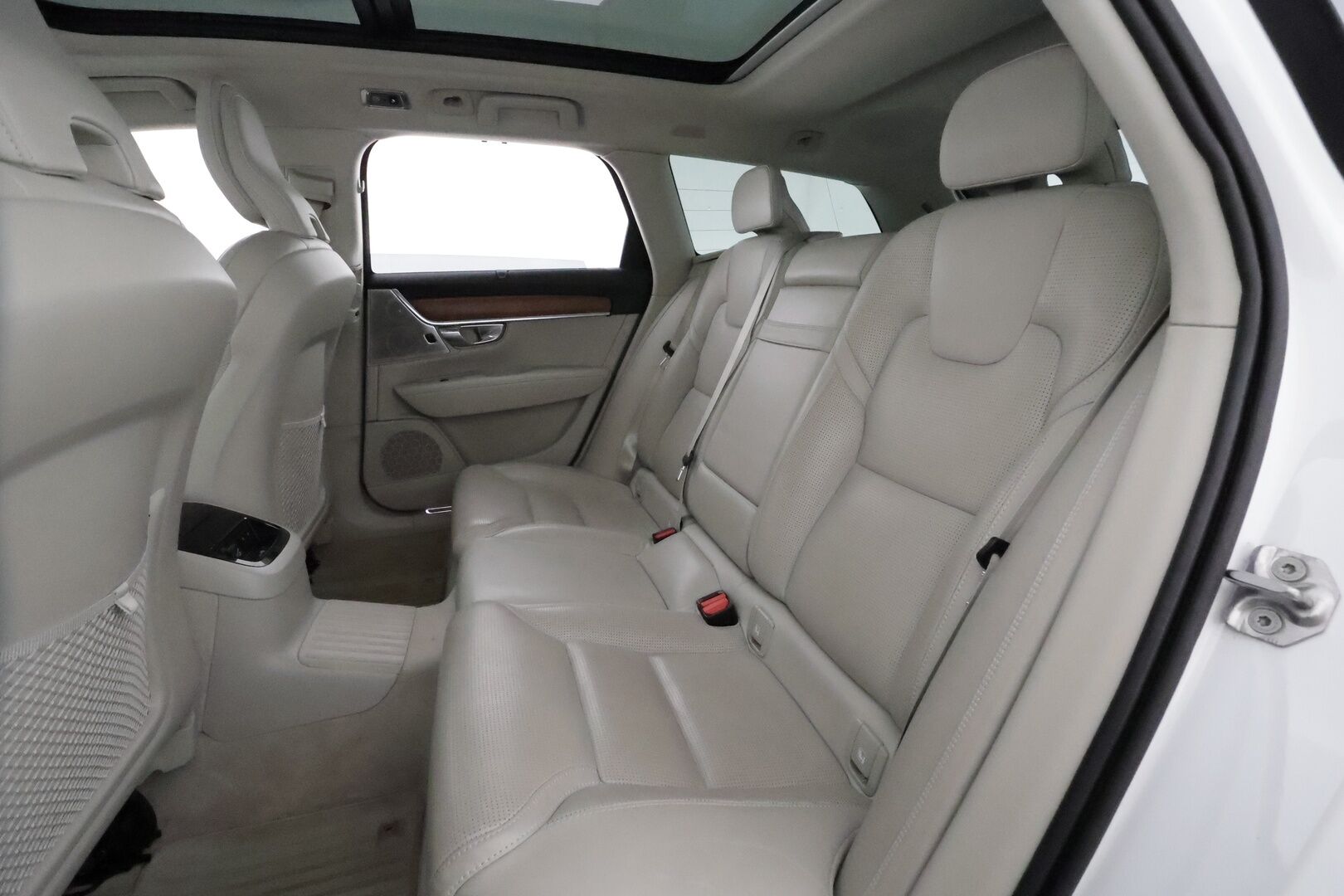 Volvo V90 2019 T8 AWD Inscription **Panorama / Koukku / ACC / B&O / Full-LED / 360° / Hierovat&Ilmastoidut Sporttinahat Muistilla** - 2x Latauskaapelit / Kahdet Renkaat / Merkkihuollettu! / **HUIPPU VARUSTEET**