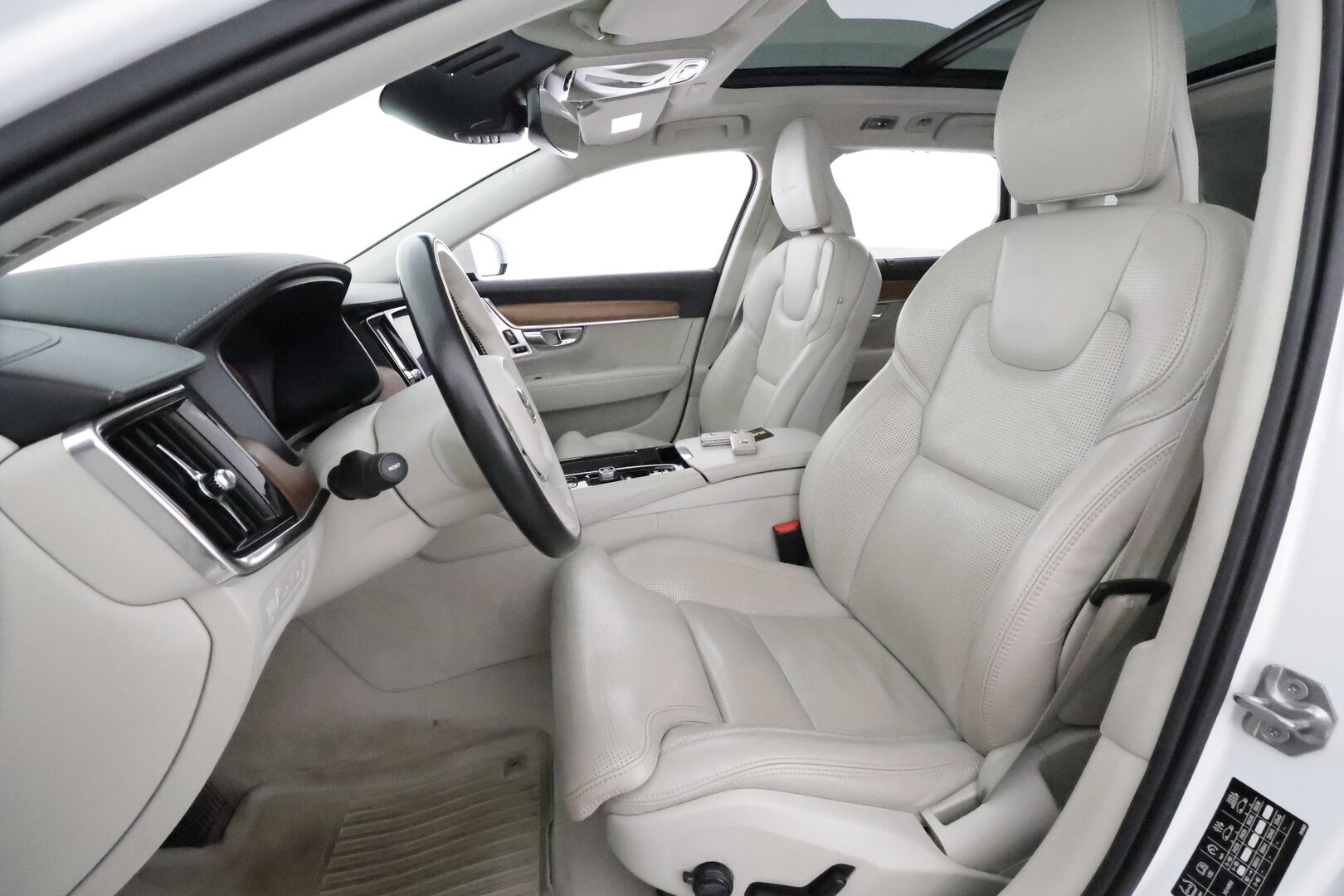 Volvo V90 2019 T8 AWD Inscription **Panorama / Koukku / ACC / B&O / Full-LED / 360° / Hierovat&Ilmastoidut Sporttinahat Muistilla** - 2x Latauskaapelit / Kahdet Renkaat / Merkkihuollettu! / **HUIPPU VARUSTEET**