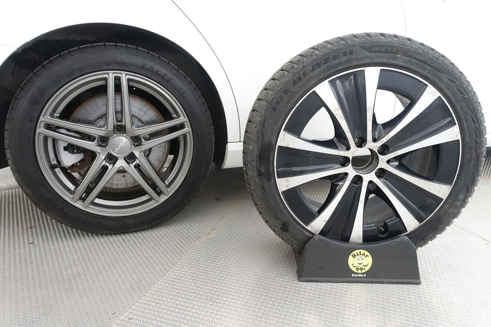 Mercedes-Benz E 2019 300 de T A Business Avantgarde Edition EQ Power - | Widescreen | Distronic Plus | BLIS | Dynamic LED | Panorama | P. Kamera | Kahdet renkaat alumiinivanteilla | Juuri huollettu | 