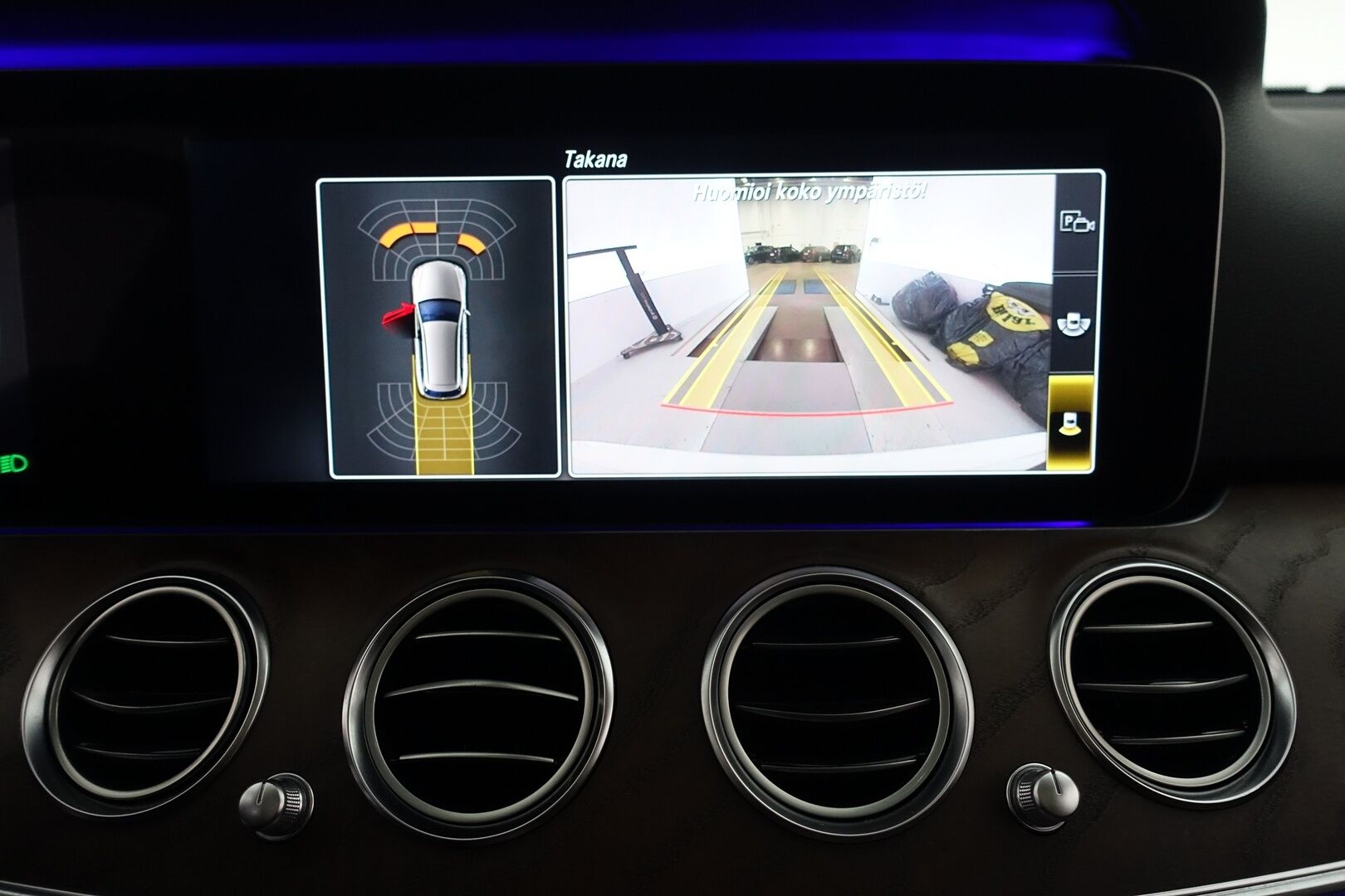 Mercedes-Benz E 2019 300 de T A Business Avantgarde Edition EQ Power - | Widescreen | Distronic Plus | BLIS | Dynamic LED | Panorama | P. Kamera | Kahdet renkaat alumiinivanteilla | Juuri huollettu | 