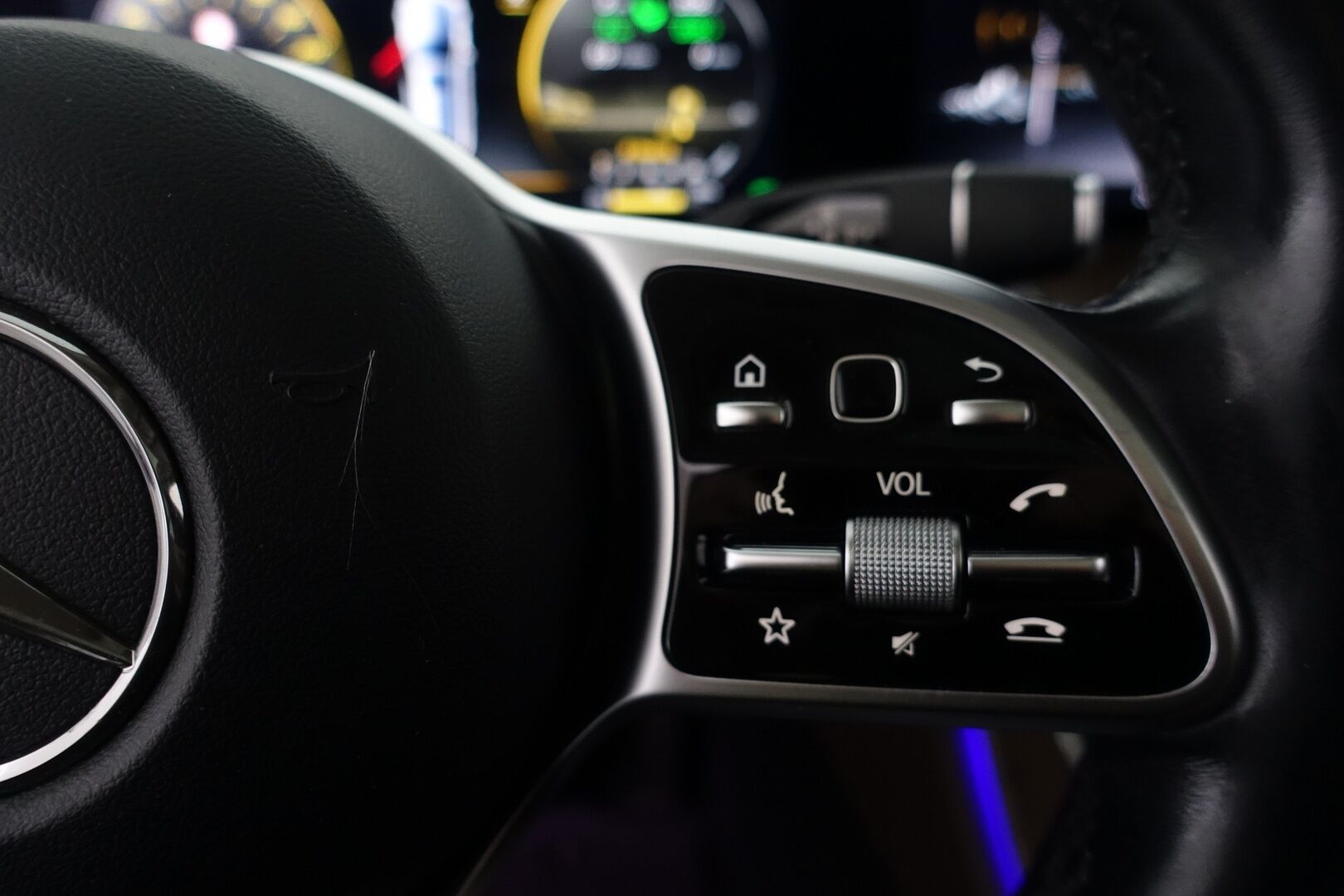 Mercedes-Benz E 2019 300 de T A Business Avantgarde Edition EQ Power - | Widescreen | Distronic Plus | BLIS | Dynamic LED | Panorama | P. Kamera | Kahdet renkaat alumiinivanteilla | Juuri huollettu | 
