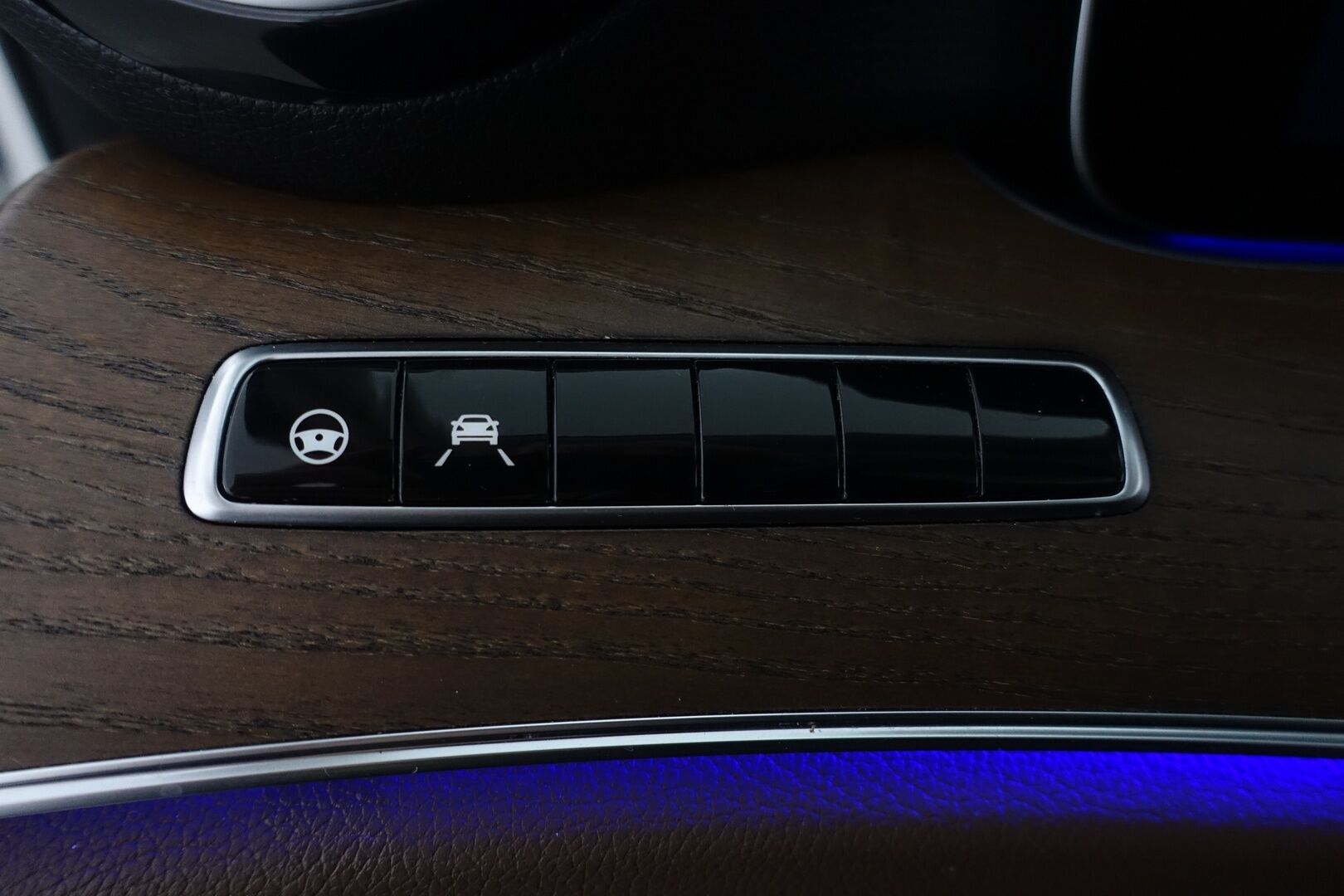 Mercedes-Benz E 2019 300 de T A Business Avantgarde Edition EQ Power - | Widescreen | Distronic Plus | BLIS | Dynamic LED | Panorama | P. Kamera | Kahdet renkaat alumiinivanteilla | Juuri huollettu | 