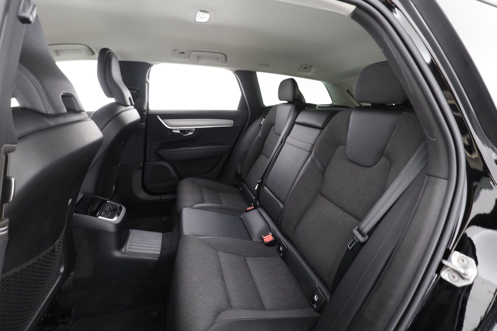 Volvo V90 2022 T6 TwE AWD Business Inscription Expression aut * Webasto / Koukku / ACC / LED / P.kamera / Navi / Kaistavahti * - 1-om Suomi-auto / 2x Latauskaapelit / Kahdet renkaat - Osta nyt, maksa vasta ensi vuonna