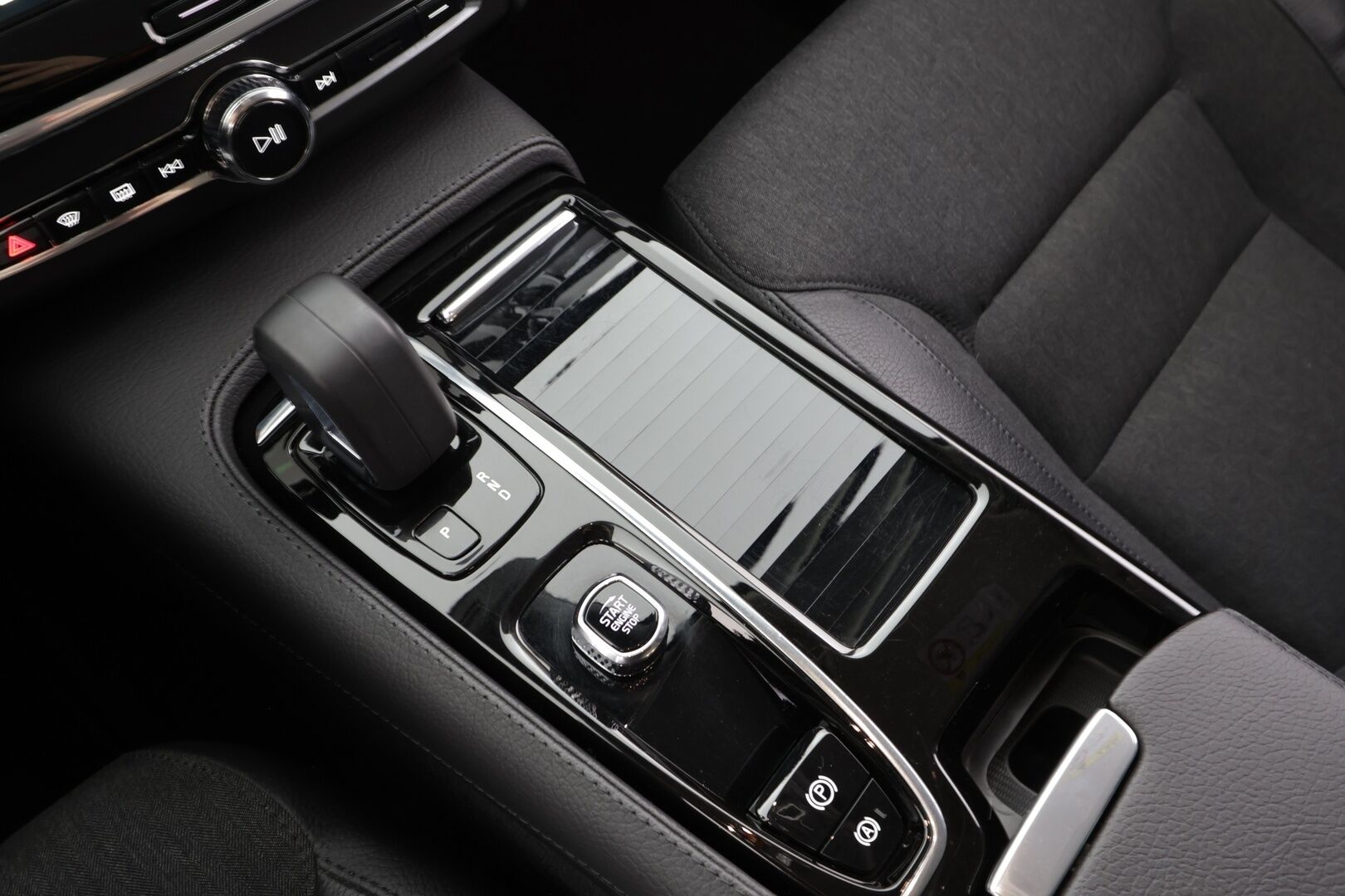 Volvo V90 2022 T6 TwE AWD Business Inscription Expression aut * Webasto / Koukku / ACC / LED / P.kamera / Navi / Kaistavahti * - 1-om Suomi-auto / 2x Latauskaapelit / Kahdet renkaat - HULLUT VÄLIPÄIVÄT KORKOTARJOUS 2,49%