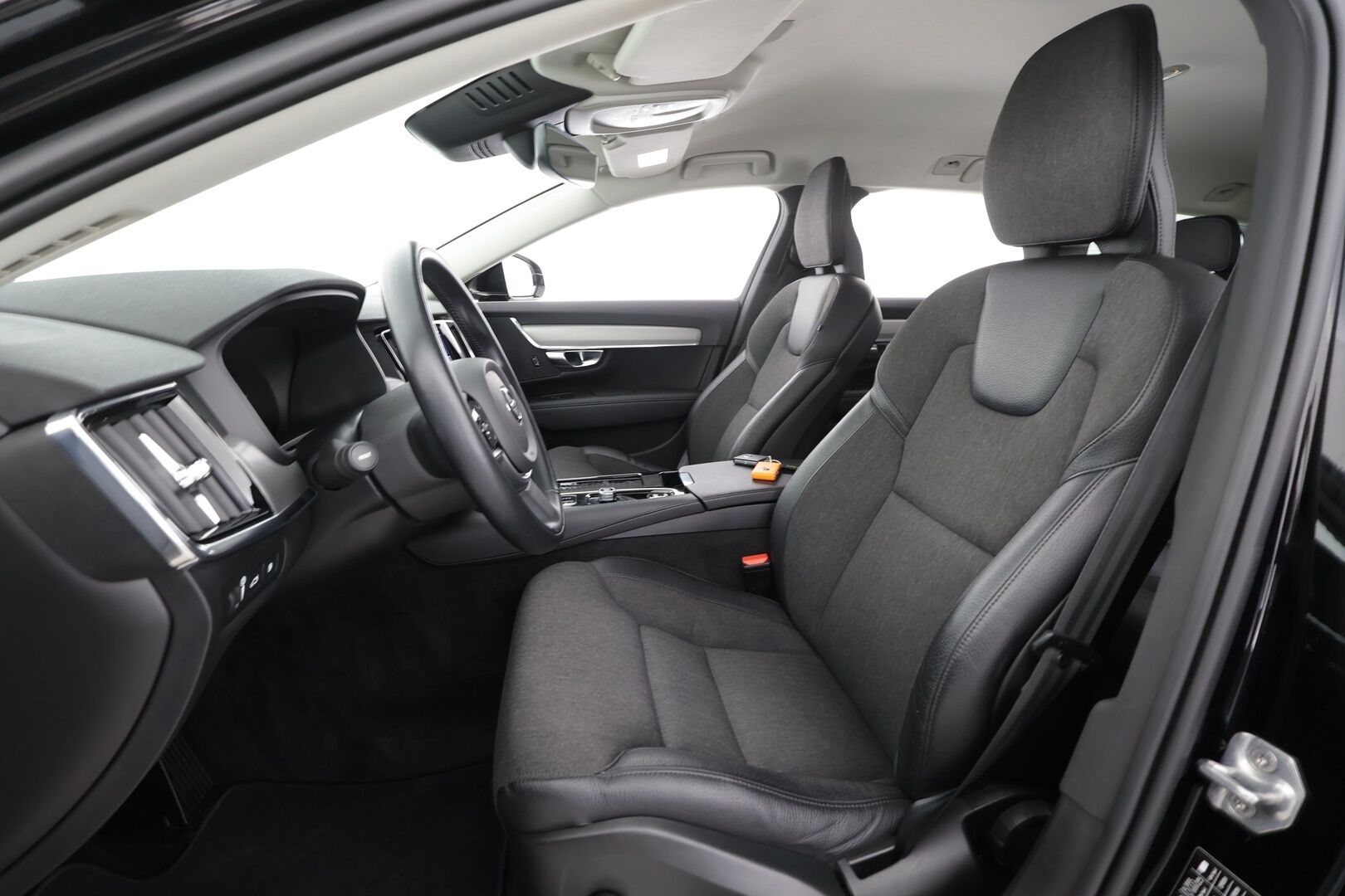 Volvo V90 2022 T6 TwE AWD Business Inscription Expression aut * Webasto / Koukku / ACC / LED / P.kamera / Navi / Kaistavahti * - 1-om Suomi-auto / 2x Latauskaapelit / Kahdet renkaat - Osta nyt, maksa vasta ensi vuonna