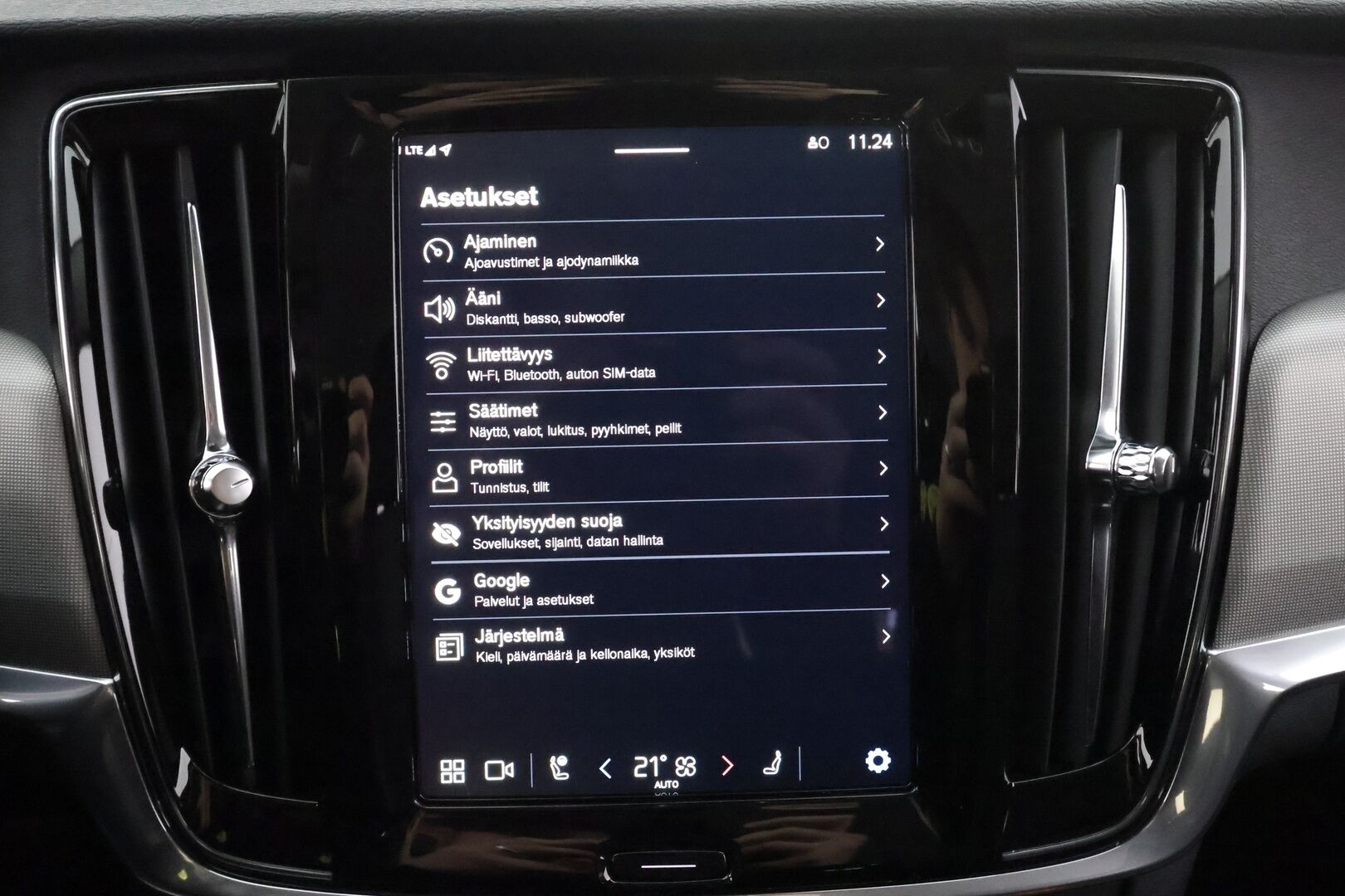 Volvo V90 2022 T6 TwE AWD Business Inscription Expression aut * Webasto / Koukku / ACC / LED / P.kamera / Navi / Kaistavahti * - 1-om Suomi-auto / 2x Latauskaapelit / Kahdet renkaat - Osta nyt, maksa vasta ensi vuonna