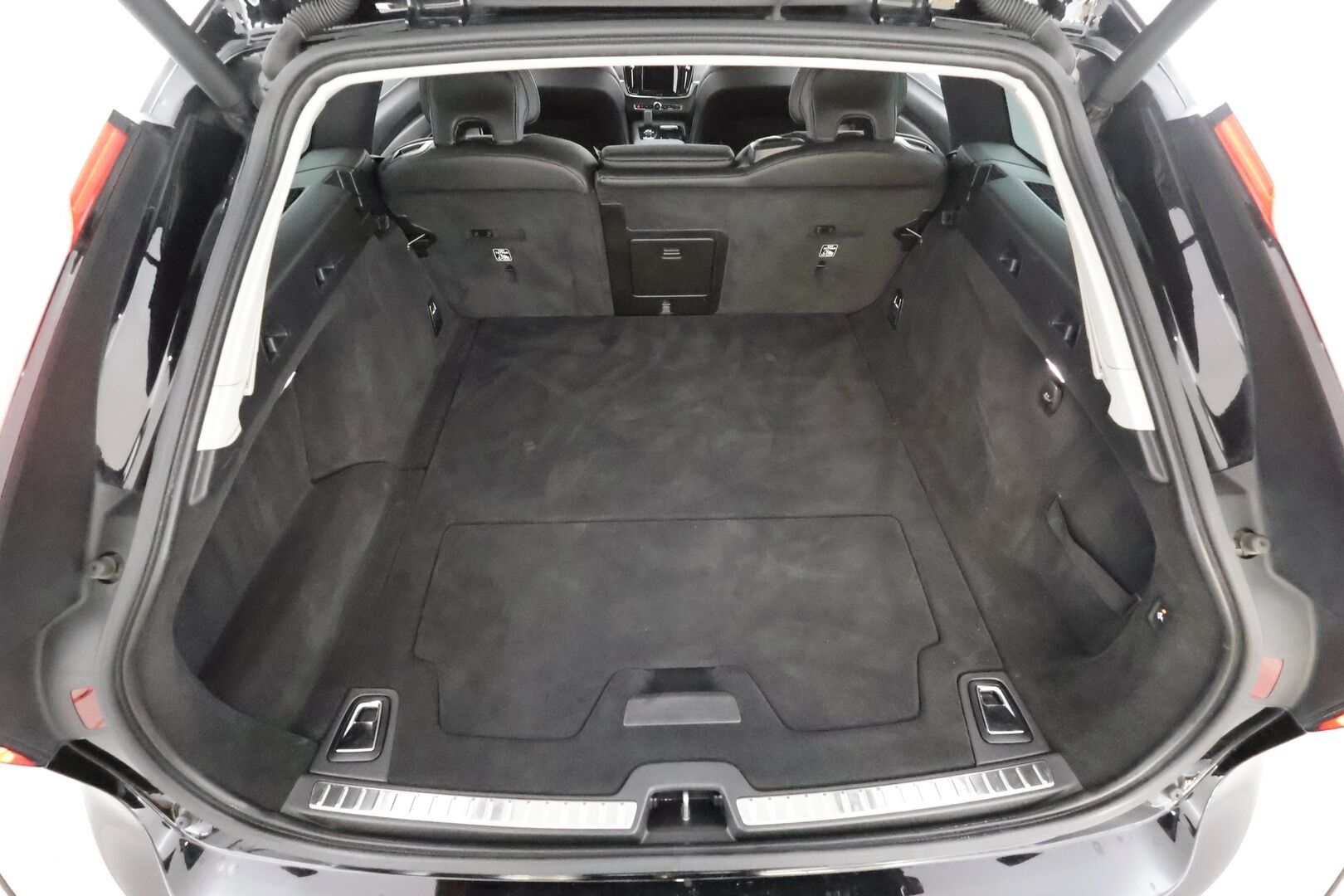 Volvo V90 2022 T6 TwE AWD Business Inscription Expression aut * Webasto / Koukku / ACC / LED / P.kamera / Navi / Kaistavahti * - 1-om Suomi-auto / 2x Latauskaapelit / Kahdet renkaat - HULLUT VÄLIPÄIVÄT KORKOTARJOUS 2,49%