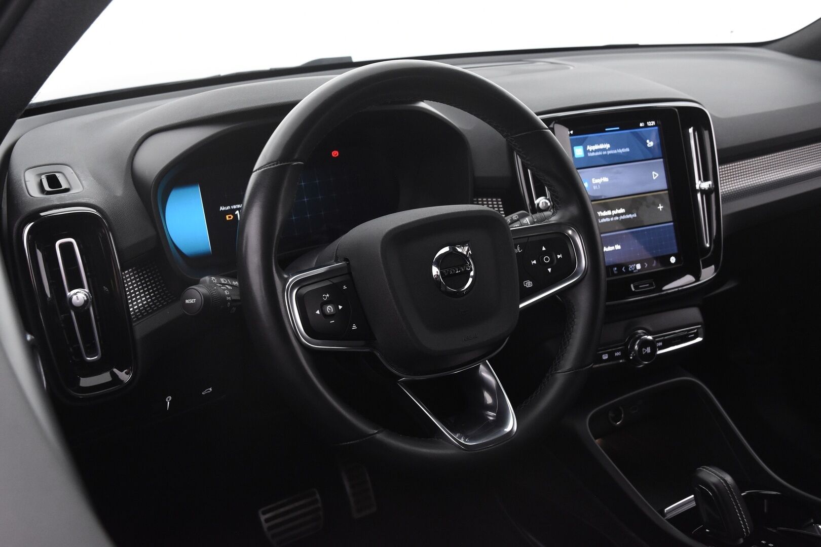 Volvo XC40 2022 Recharge Twin Plus aut - ILP | ACC | Keyless | Carplay | Nahkasisusta | Ratinlämmitin | Sähköpenkit