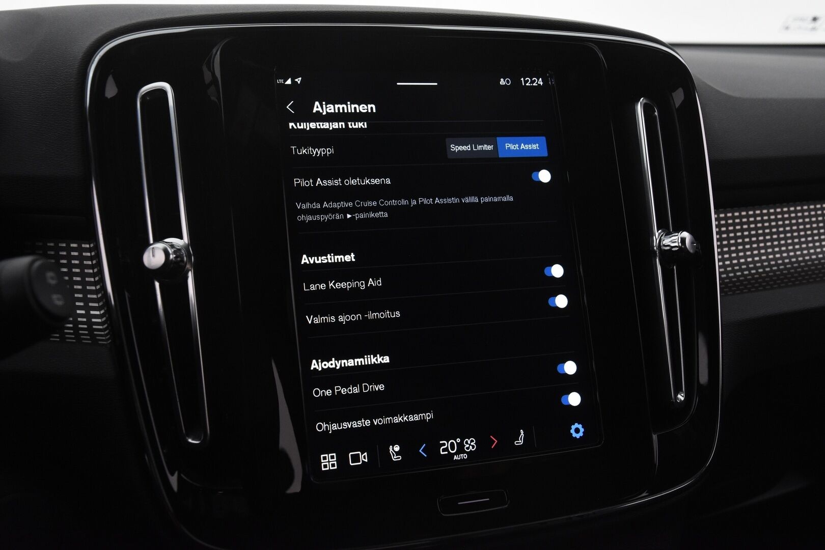 Volvo XC40 2022 Recharge Twin Plus aut - ILP | ACC | Keyless | Carplay | Nahkasisusta | Ratinlämmitin | Sähköpenkit