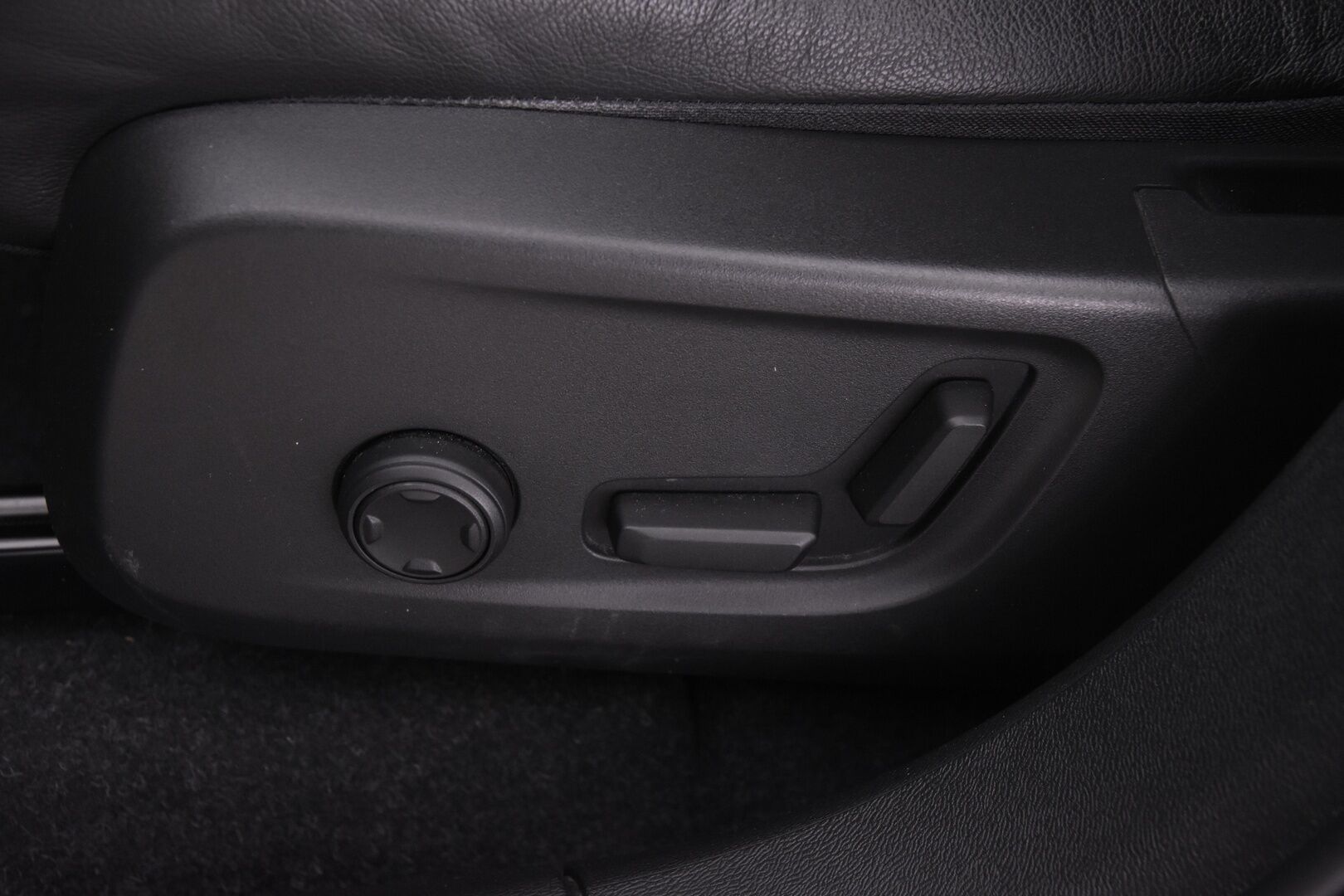 Volvo XC40 2022 Recharge Twin Plus aut - ILP | ACC | Keyless | Carplay | Nahkasisusta | Ratinlämmitin | Sähköpenkit