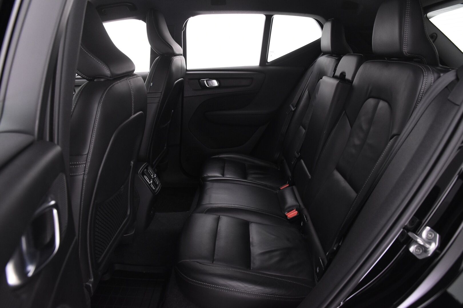 Volvo XC40 2022 Recharge Twin Plus aut - ILP | ACC | Keyless | Carplay | Nahkasisusta | Ratinlämmitin | Sähköpenkit