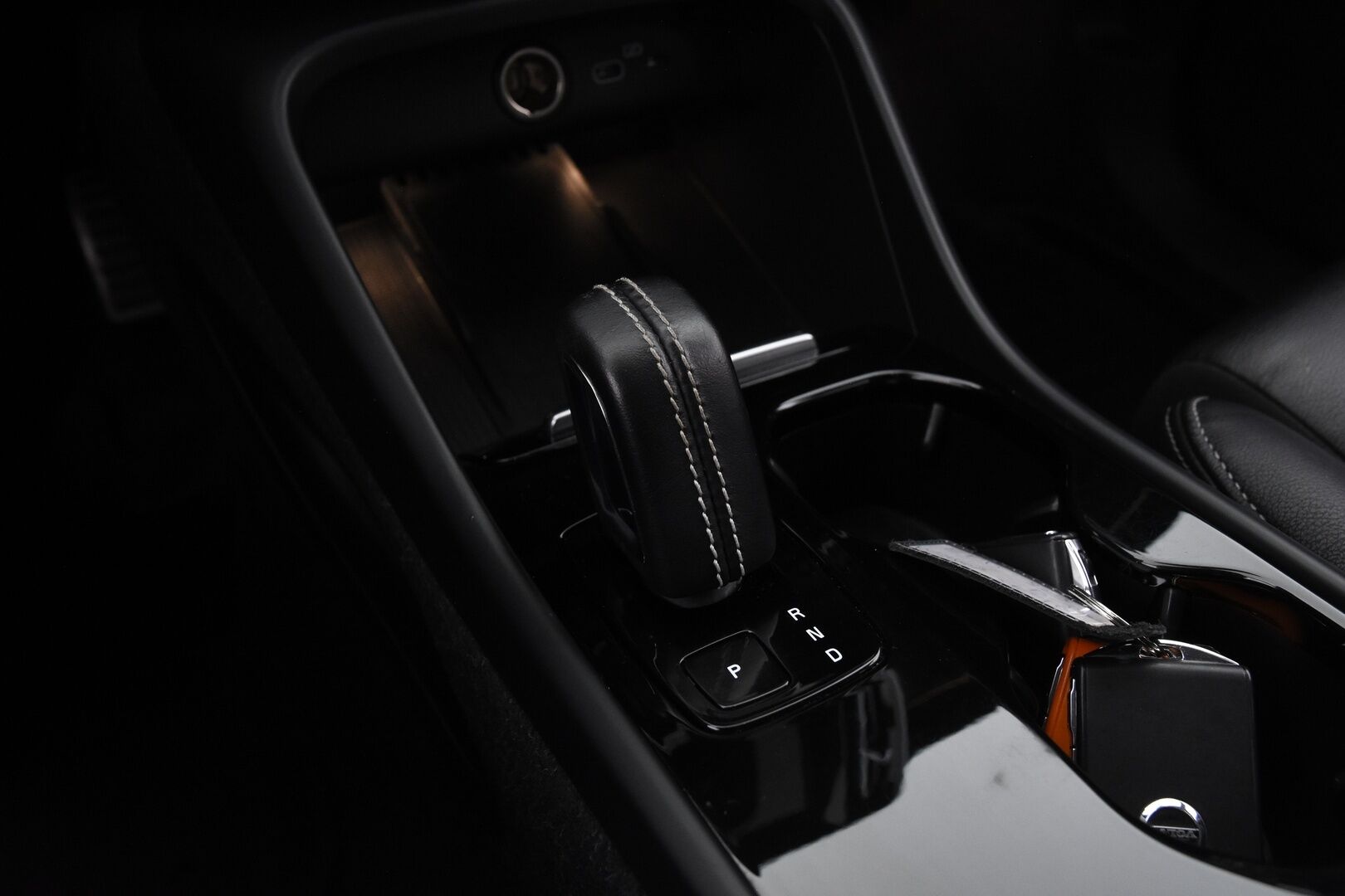 Volvo XC40 2022 Recharge Twin Plus aut - ILP | ACC | Keyless | Carplay | Nahkasisusta | Ratinlämmitin | Sähköpenkit