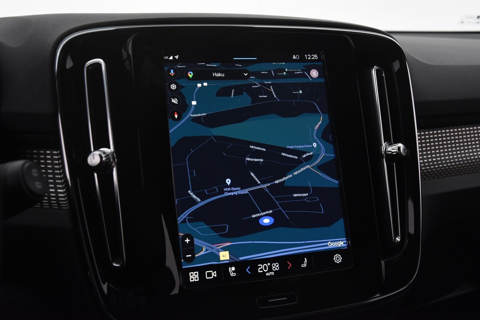 Volvo XC40 2022 Recharge Twin Plus aut - ILP | ACC | Keyless | Carplay | Nahkasisusta | Ratinlämmitin | Sähköpenkit