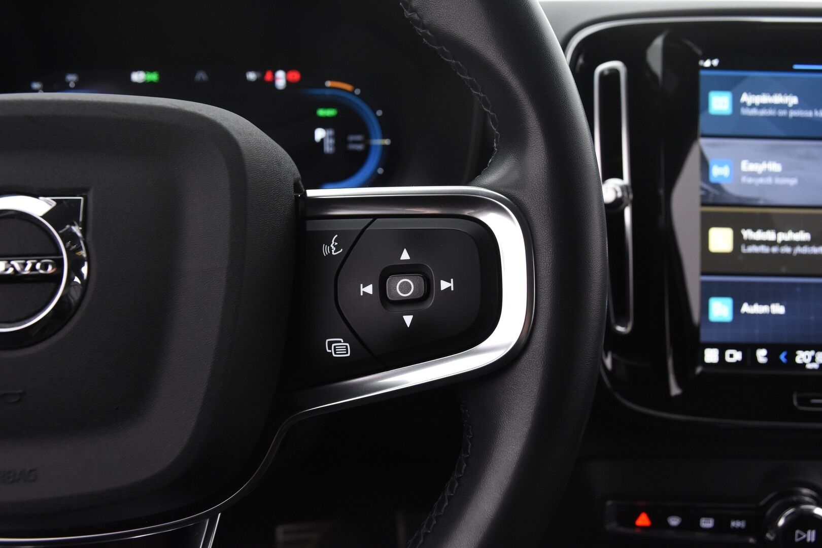Volvo XC40 2022 Recharge Twin Plus aut - ILP | ACC | Keyless | Carplay | Nahkasisusta | Ratinlämmitin | Sähköpenkit