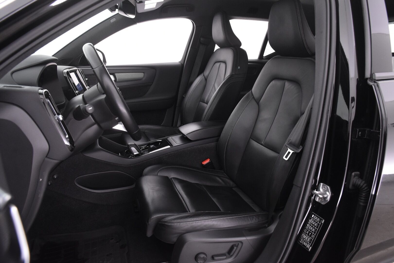 Volvo XC40 2022 Recharge Twin Plus aut - ILP | ACC | Keyless | Carplay | Nahkasisusta | Ratinlämmitin | Sähköpenkit