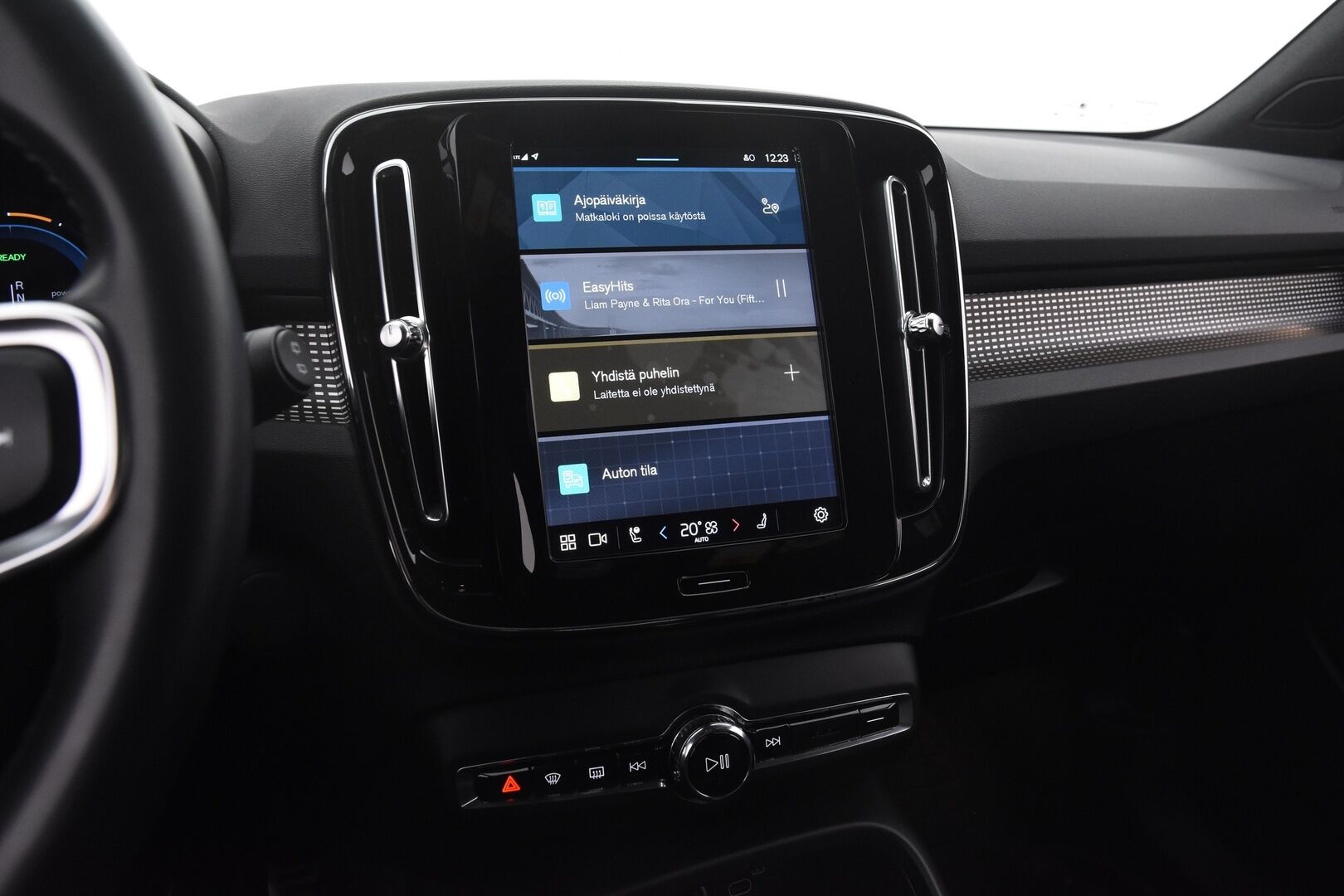 Volvo XC40 2022 Recharge Twin Plus aut - ILP | ACC | Keyless | Carplay | Nahkasisusta | Ratinlämmitin | Sähköpenkit