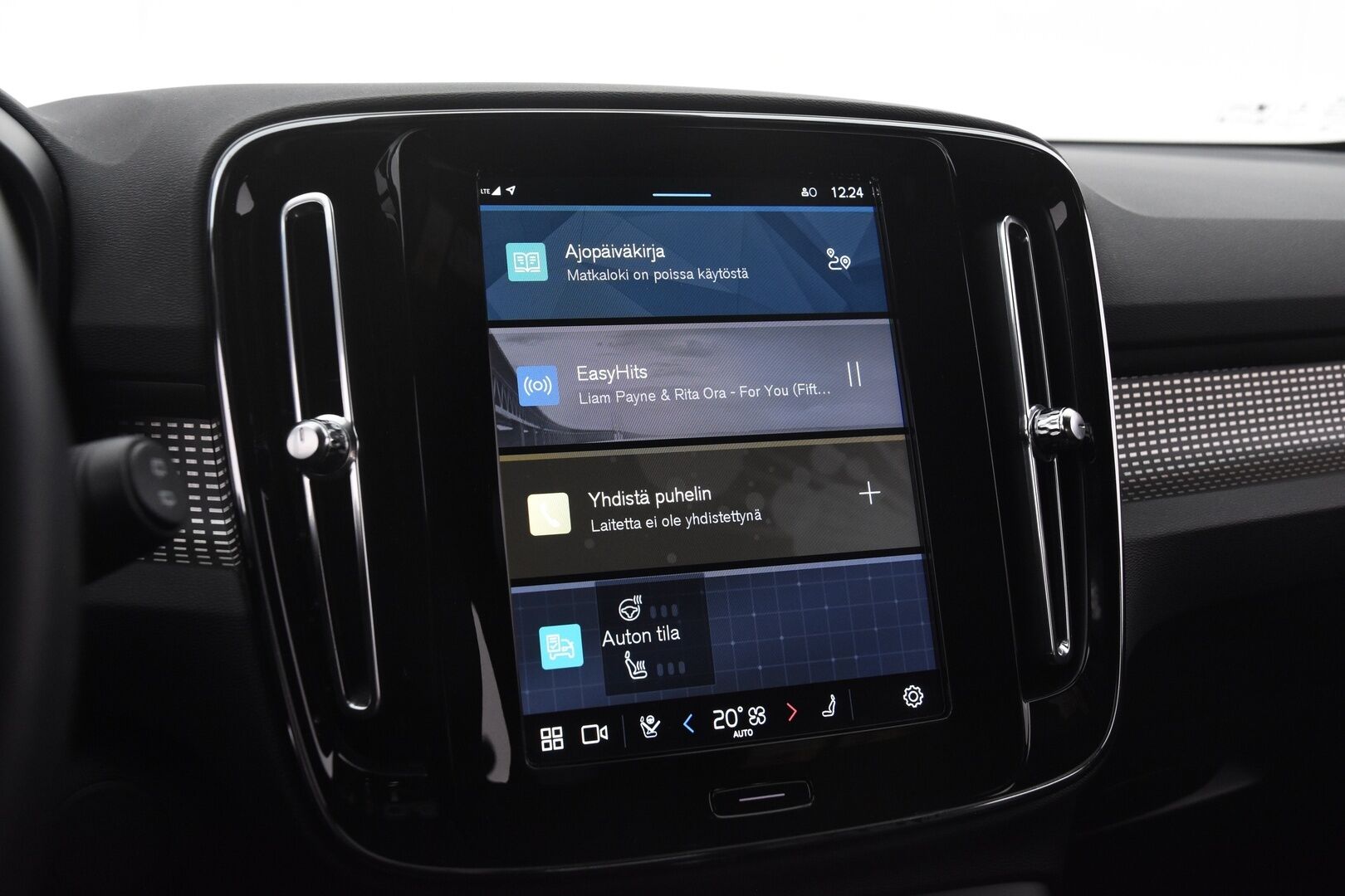 Volvo XC40 2022 Recharge Twin Plus aut - ILP | ACC | Keyless | Carplay | Nahkasisusta | Ratinlämmitin | Sähköpenkit