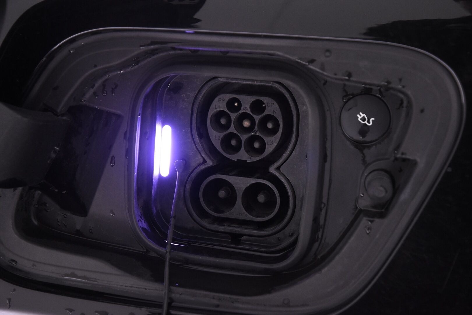 Volvo XC40 2022 Recharge Twin Plus aut - ILP | ACC | Keyless | Carplay | Nahkasisusta | Ratinlämmitin | Sähköpenkit