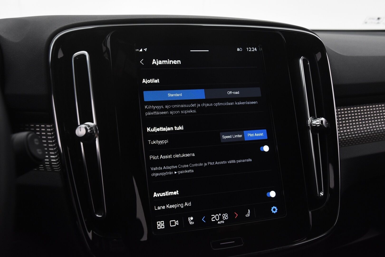 Volvo XC40 2022 Recharge Twin Plus aut - ILP | ACC | Keyless | Carplay | Nahkasisusta | Ratinlämmitin | Sähköpenkit