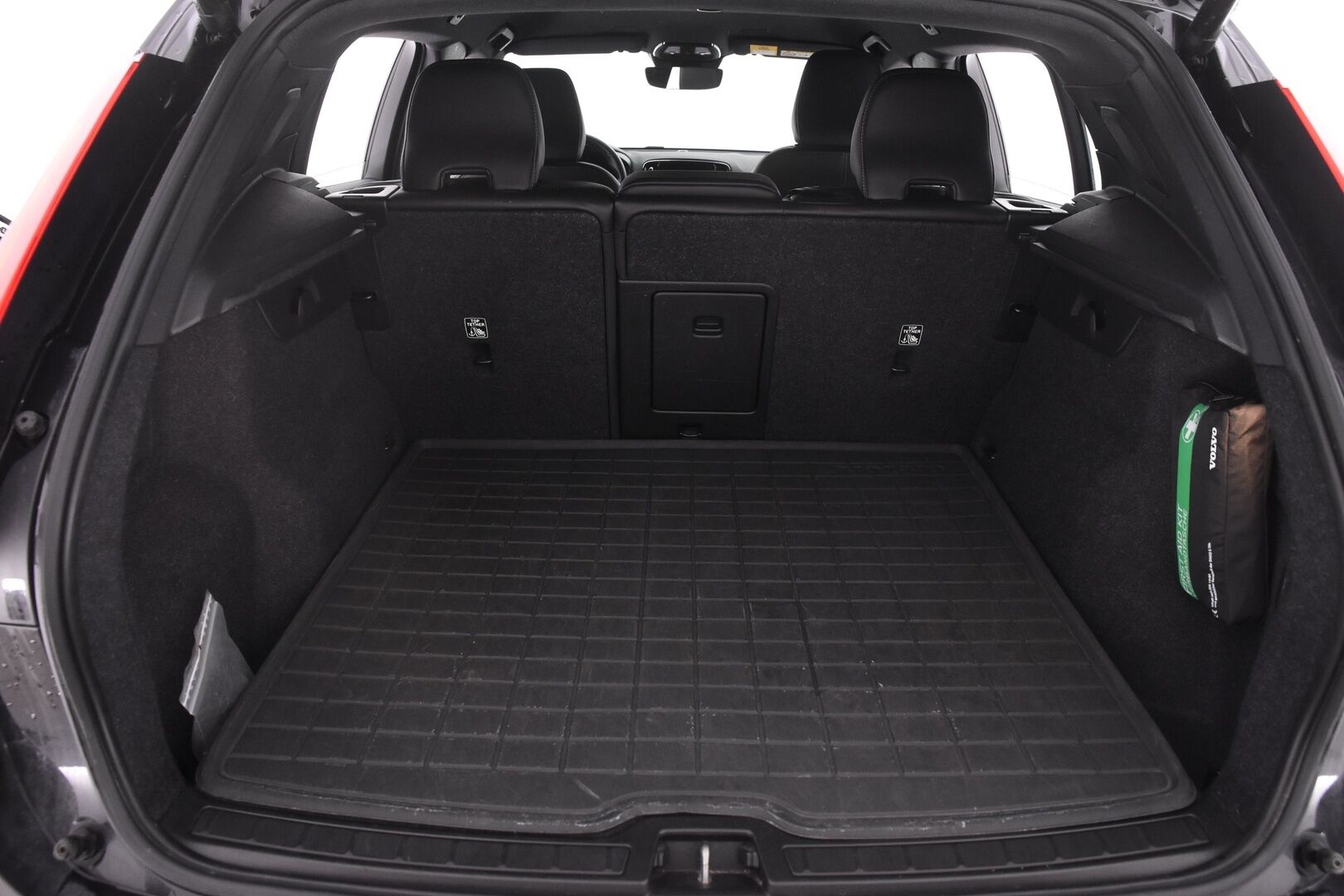 Volvo XC40 2022 Recharge Twin Plus aut - ILP | ACC | Keyless | Carplay | Nahkasisusta | Ratinlämmitin | Sähköpenkit