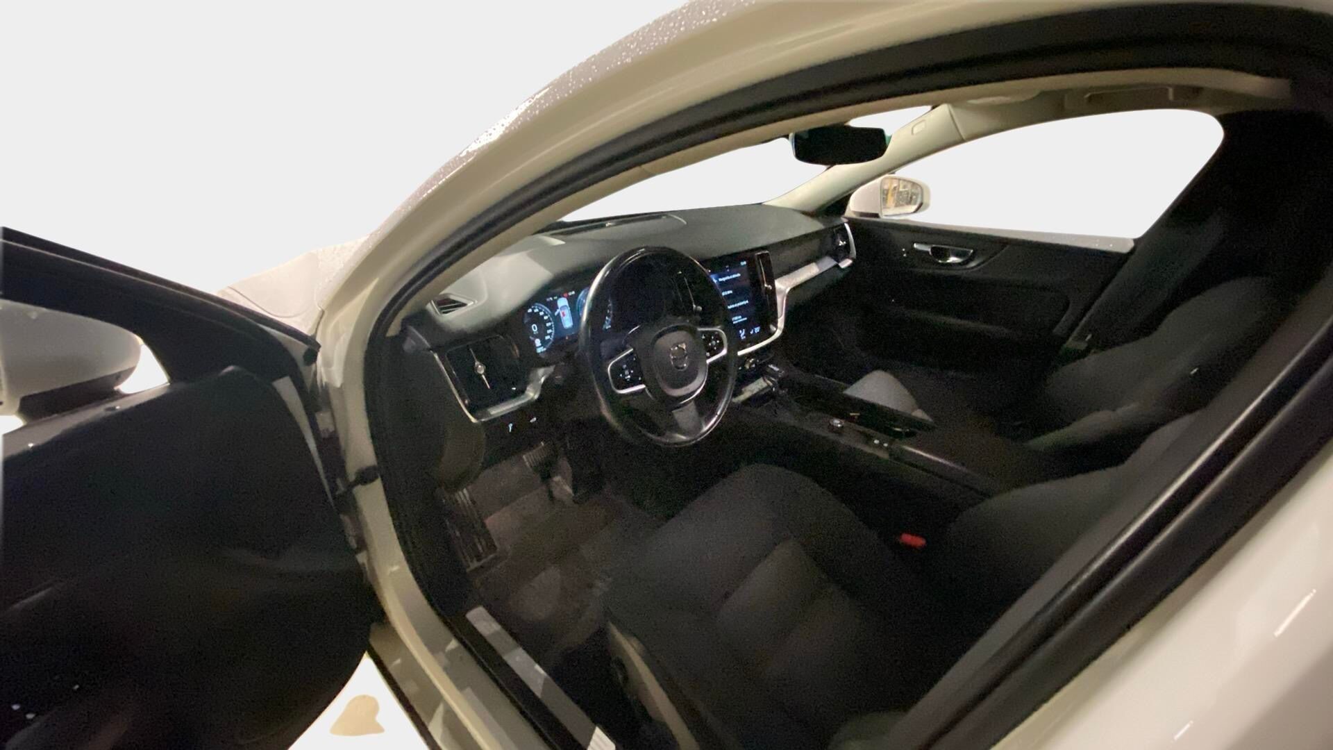 Volvo V60 2019 D4 Momentum aut - Webasto / Adapt.vakkari / Digimittaristo / Vetokoukku / High Perf. Audio / LED / Ratinlämmitin / Jakopää tehty! 