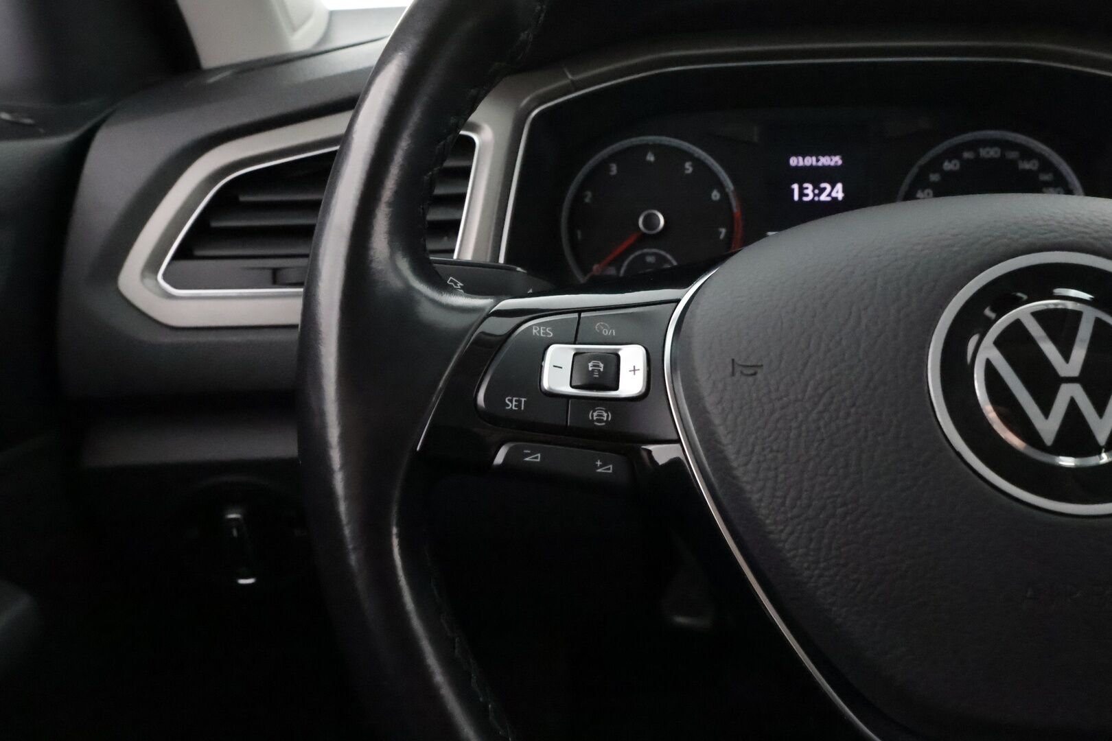 Volkswagen T-Roc 2022 Style Business 1,5 TSI EVO 110 kW DSG-aut ** Webasto / ACC / Koukku / Apple&Android / P.tutkat - 1.om Suomi-auto / Kahdet renkaat vanteilla