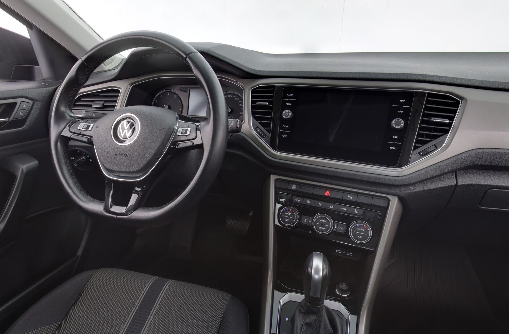 Volkswagen T-Roc 2022 Style Business 1,5 TSI EVO 110 kW DSG-aut - 1.om Suomi-auto / Adapt.vakkari / Webasto / Koukku / Apple&Android / P.tutkat 