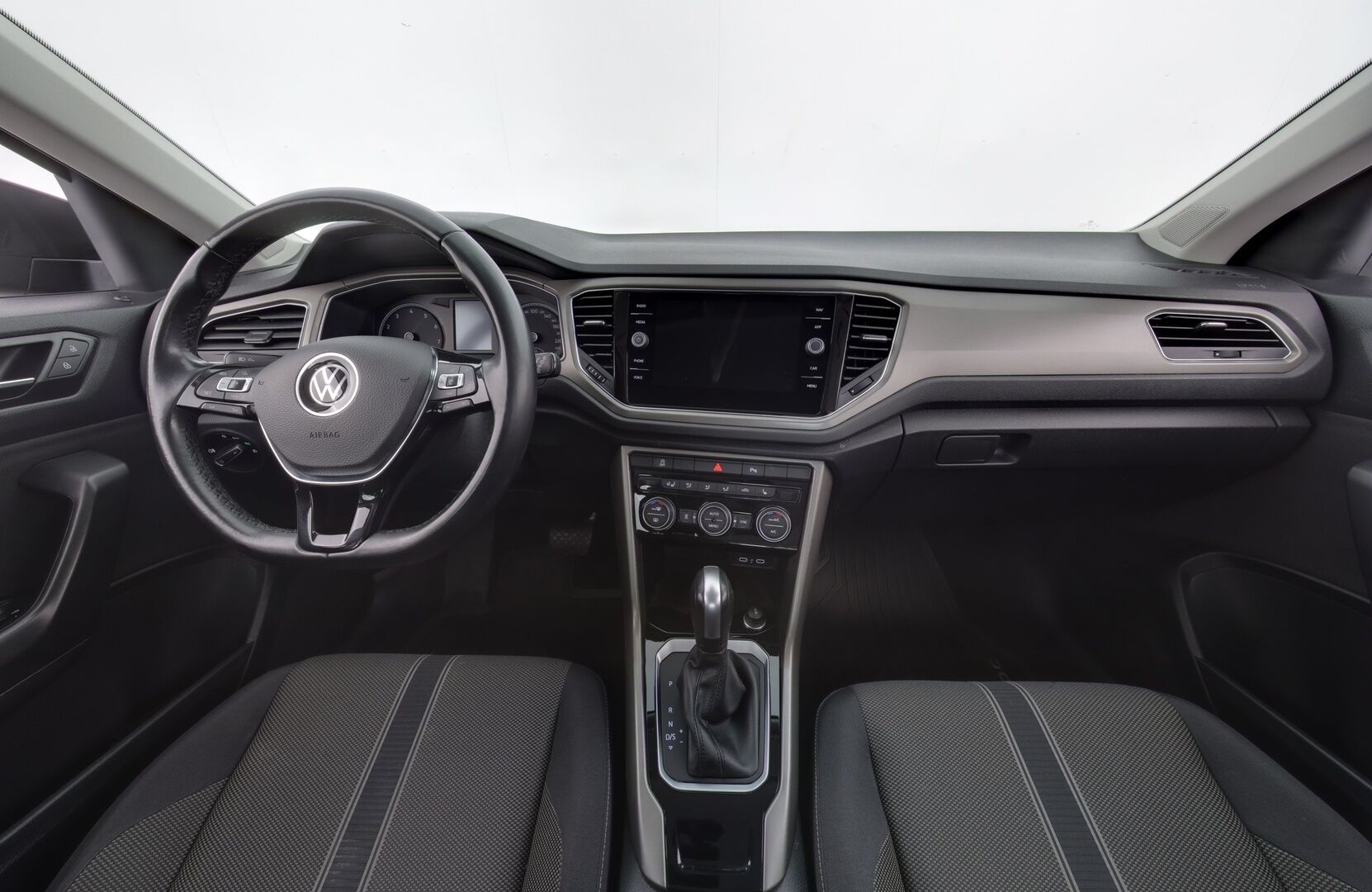 Volkswagen T-Roc 2022 Style Business 1,5 TSI EVO 110 kW DSG-aut ** Webasto / ACC / Koukku / Apple&Android / P.tutkat - 1.om Suomi-auto / Kahdet renkaat vanteilla