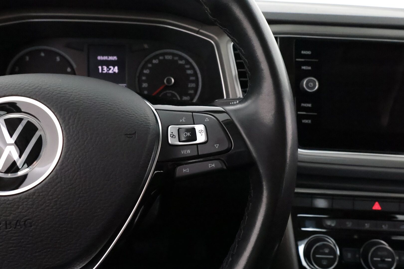 Volkswagen T-Roc 2022 Style Business 1,5 TSI EVO 110 kW DSG-aut - 1.om Suomi-auto / Adapt.vakkari / Webasto / Koukku / Apple&Android / P.tutkat 