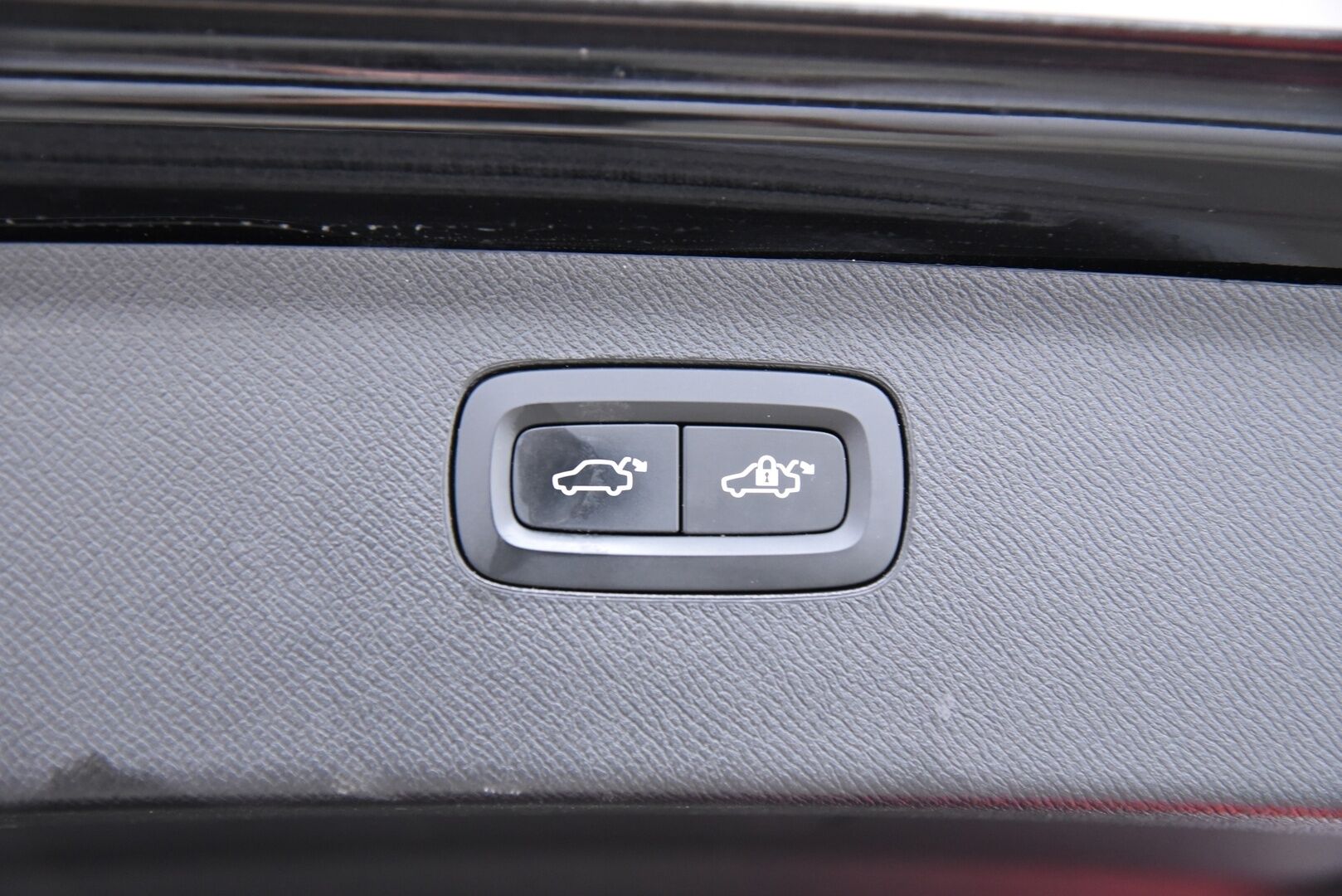Volvo XC90 2022 B5 AWD MHEV Inscription aut 7-P / Webasto / Adapt. vak / P-Kamera / Muistipenkit / BLIS / Keyless / Apple&Android - 3,99 % KORKOTARJOUS TÄHÄN AUTOON 31.8. ASTI! - Suomi-Auto / 7-istuimella / 2x renkailla & vanteilla!