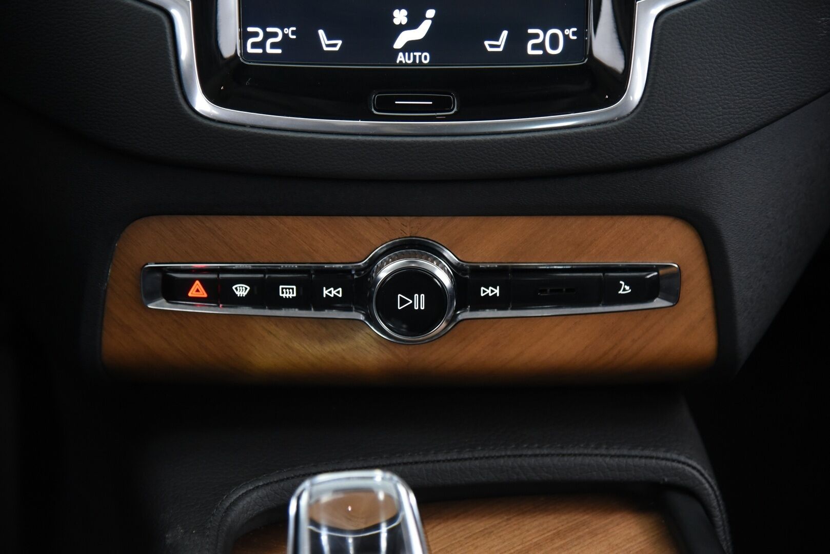 Volvo XC90 2022 B5 AWD MHEV Inscription aut 7-P / Webasto / Adapt. vak / P-Kamera / Muistipenkit / BLIS / Keyless / Apple&Android - 3,99 % KORKOTARJOUS TÄHÄN AUTOON 31.8. ASTI! - Suomi-Auto / 7-istuimella / 2x renkailla & vanteilla!