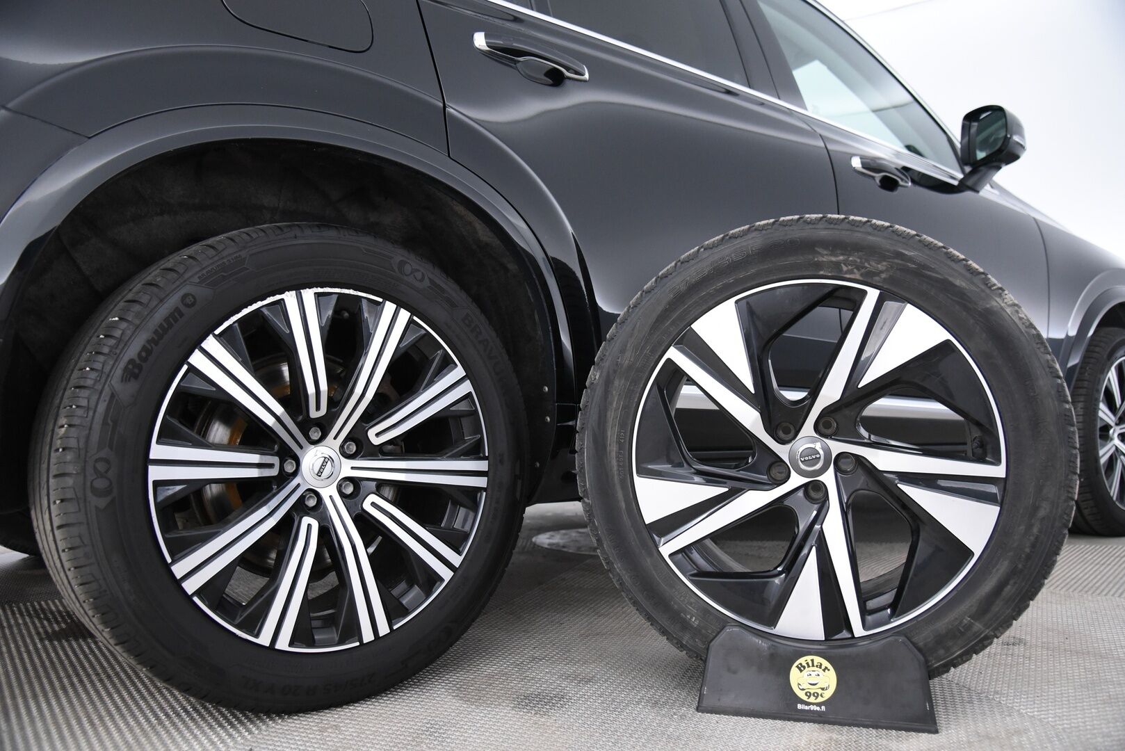 Volvo XC90 2022 B5 AWD MHEV Inscription aut 7-P / Webasto / Adapt. vak / P-Kamera / Muistipenkit / BLIS / Keyless / Apple&Android - 3,99 % KORKOTARJOUS TÄHÄN AUTOON 31.8. ASTI! - Suomi-Auto / 7-istuimella / 2x renkailla & vanteilla!