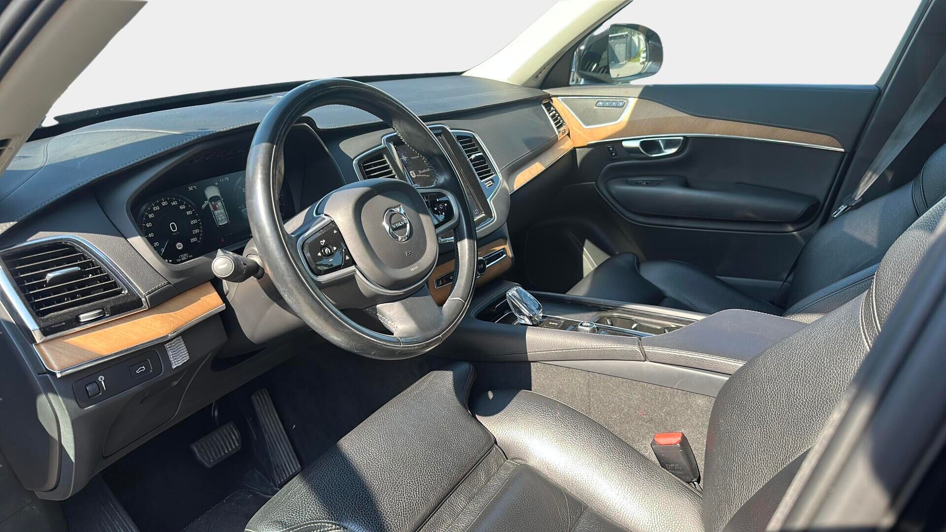 Volvo XC90 2022 B5 AWD MHEV Inscription aut / Webasto / Adapt. vak / P-Kamera / Muistipenkit / BLIS / Keyless / Apple&Android - 3,99 % KORKOTARJOUS TÄHÄN AUTOON - Suomi-Auto / 7-istuimella / 2x renkailla & vanteilla!
