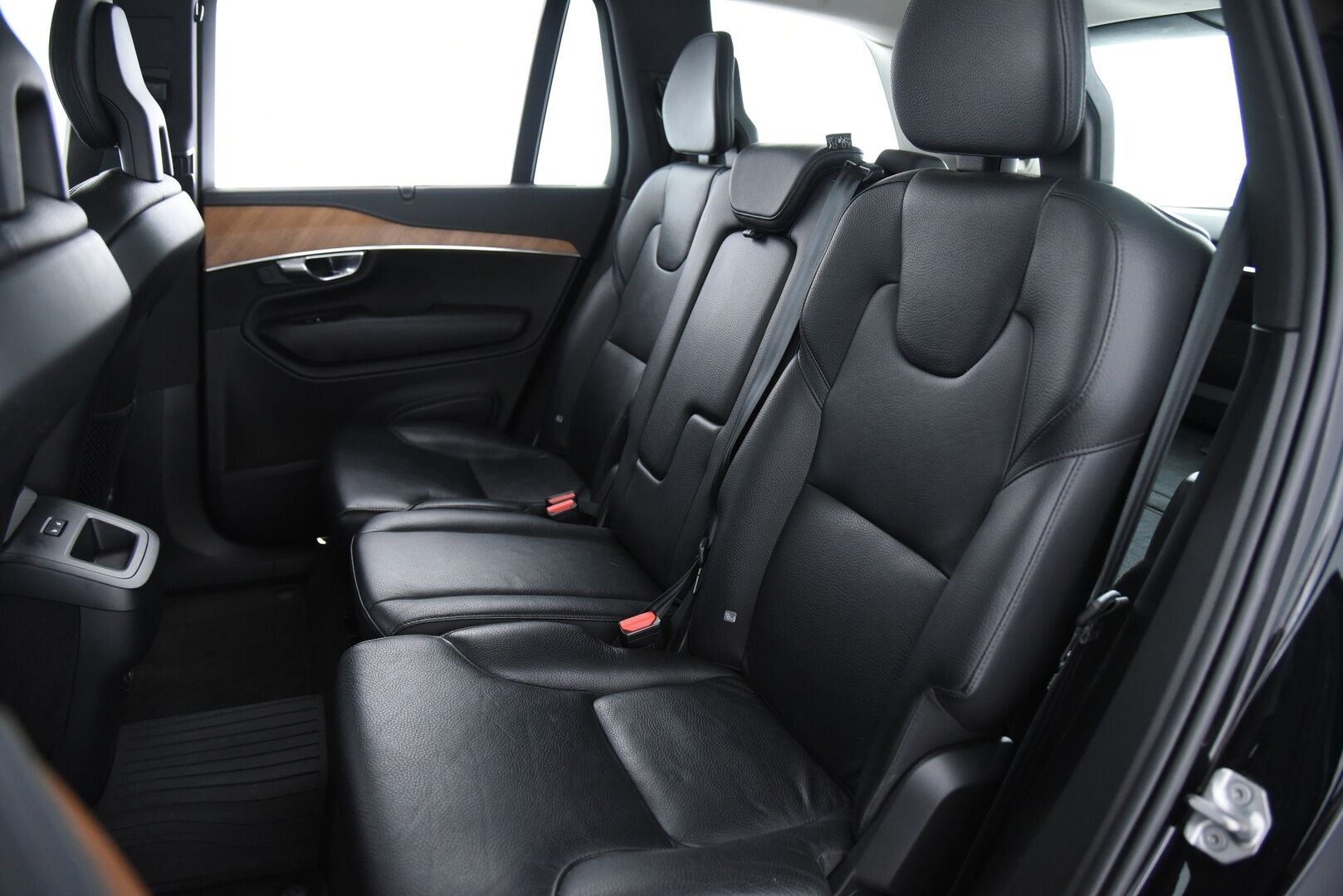 Volvo XC90 2022 B5 AWD MHEV Inscription aut 7-P / Webasto / Adapt. vak / P-Kamera / Muistipenkit / BLIS / Keyless / Apple&Android - 3,99 % KORKOTARJOUS TÄHÄN AUTOON 31.8. ASTI! - Suomi-Auto / 7-istuimella / 2x renkailla & vanteilla!