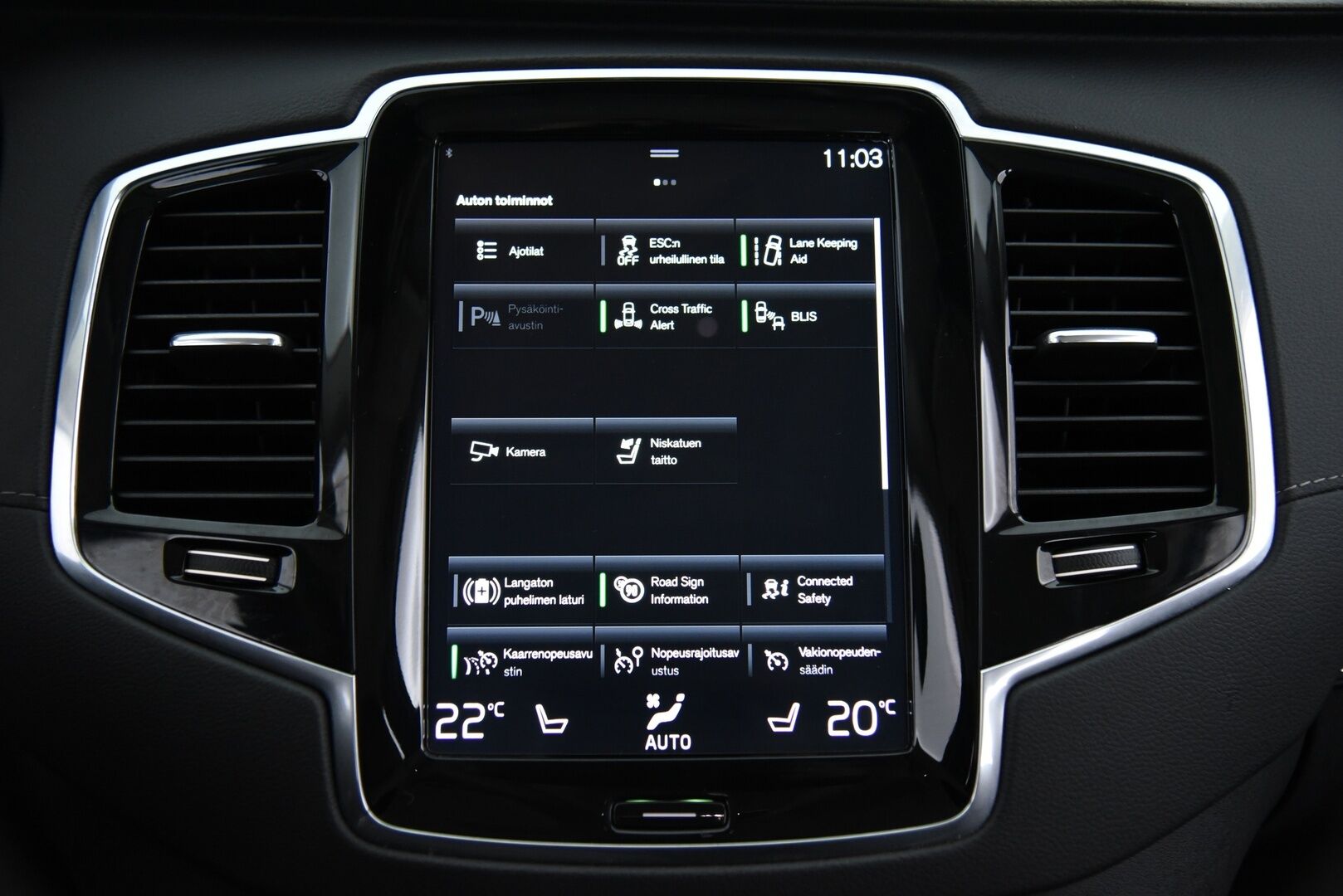 Volvo XC90 2022 B5 AWD MHEV Inscription aut 7-P / Webasto / Adapt. vak / P-Kamera / Muistipenkit / BLIS / Keyless / Apple&Android - 3,99 % KORKOTARJOUS TÄHÄN AUTOON 31.8. ASTI! - Suomi-Auto / 7-istuimella / 2x renkailla & vanteilla!