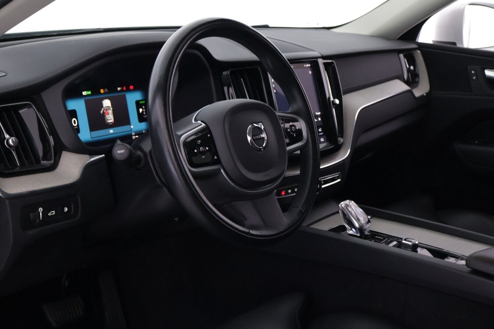 Volvo XC60 2022 T6 TwE AWD Business Inscription Edition aut - Facelift | Webasto | ACC | Panorama | P-kamera | Sporttipenkki Muistilla | 2x renkaat | KeylessGo 